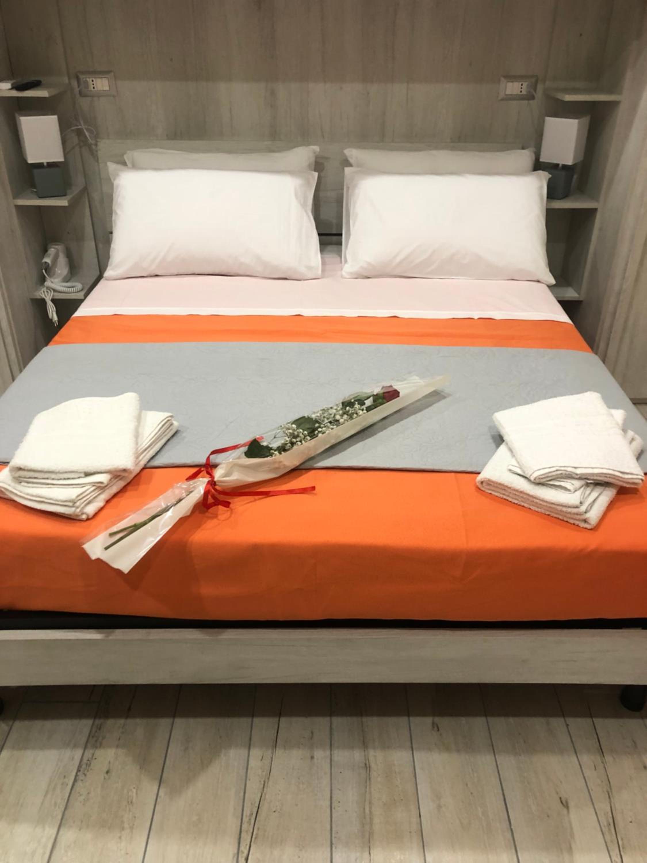 Deluxe Double Room with Balcony - Photo 12