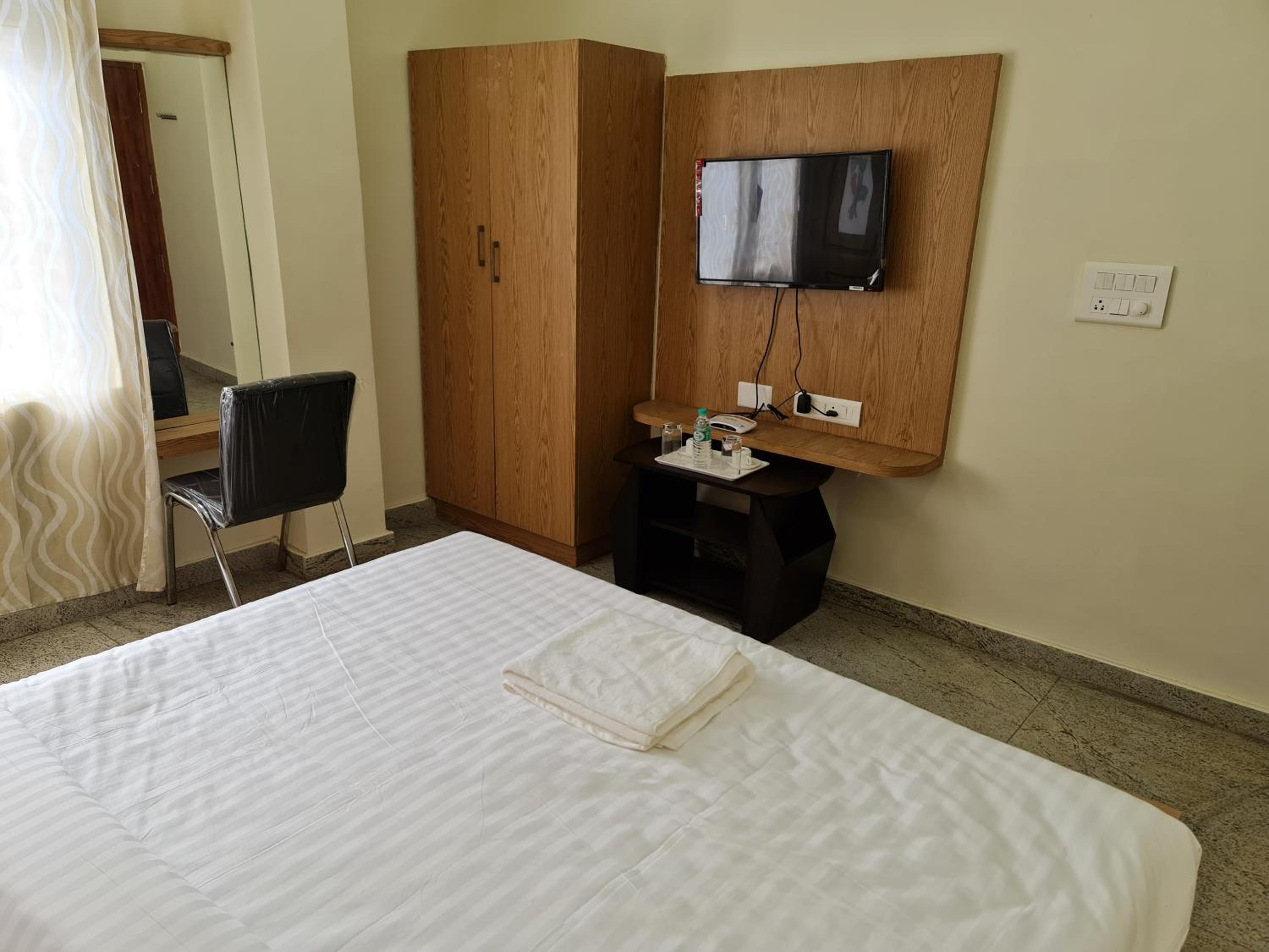Deluxe Double Room - Photo 8