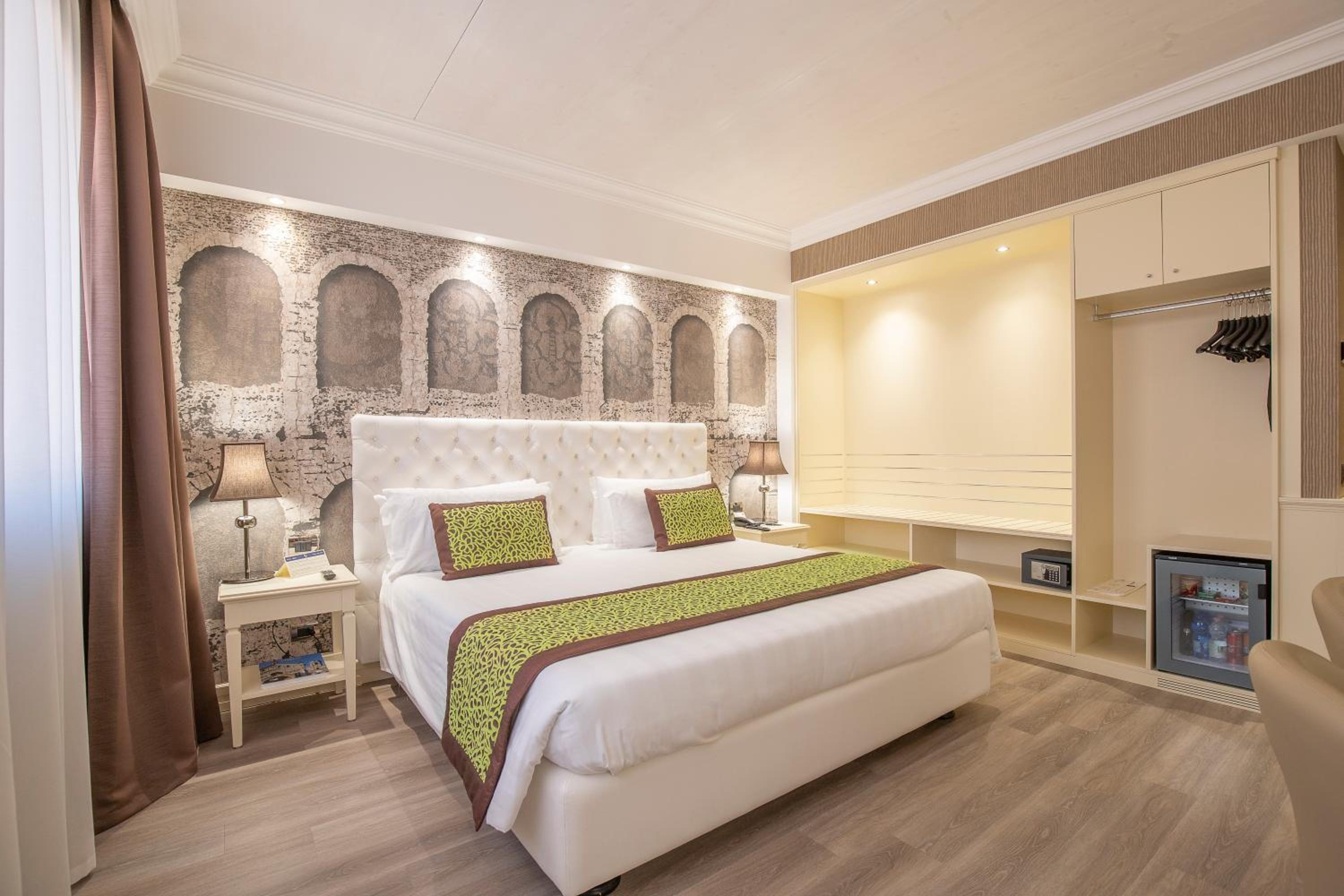 Deluxe Double Room - Photo 8