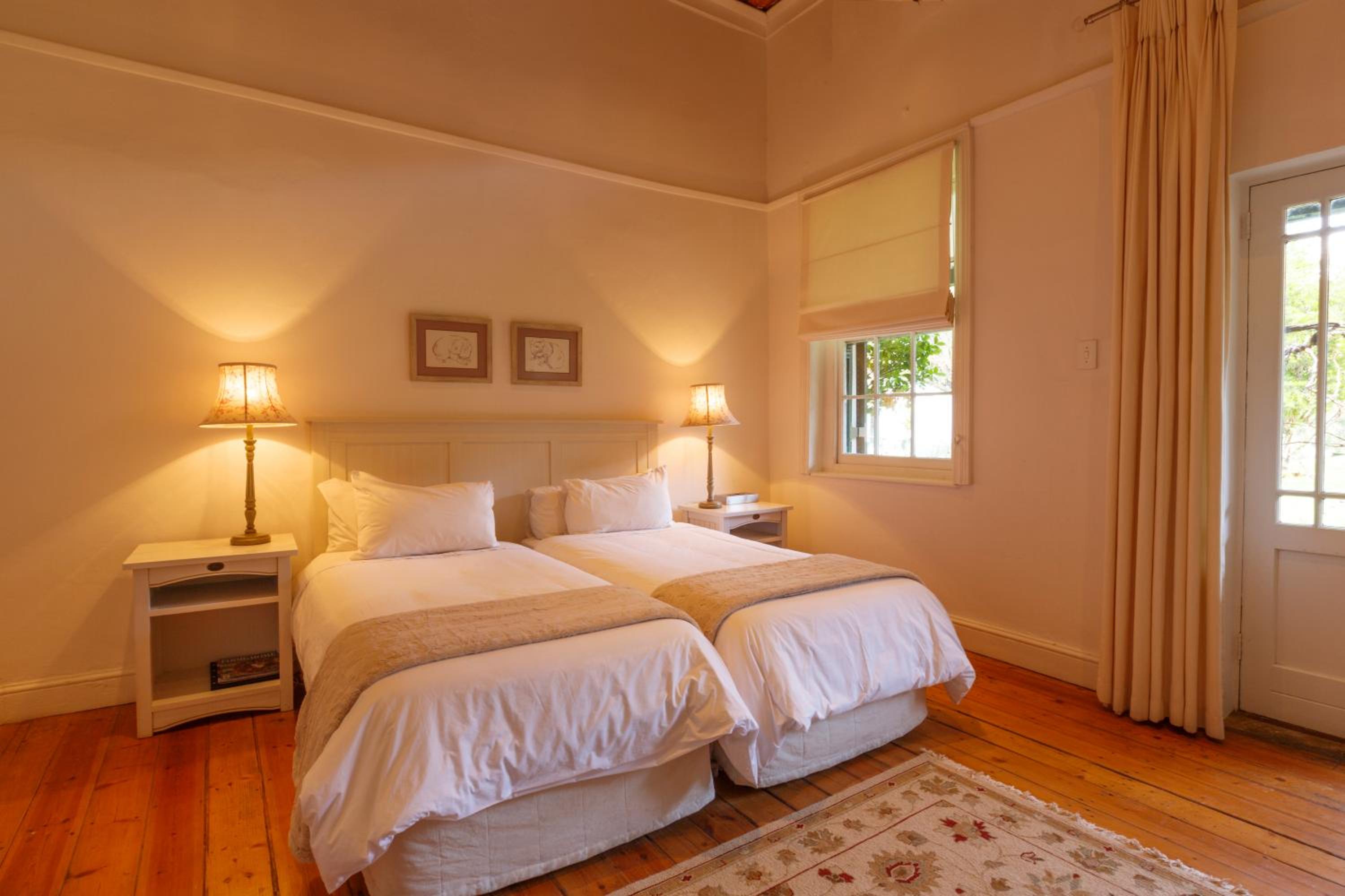 Standard Double or Twin Room - Photo 9