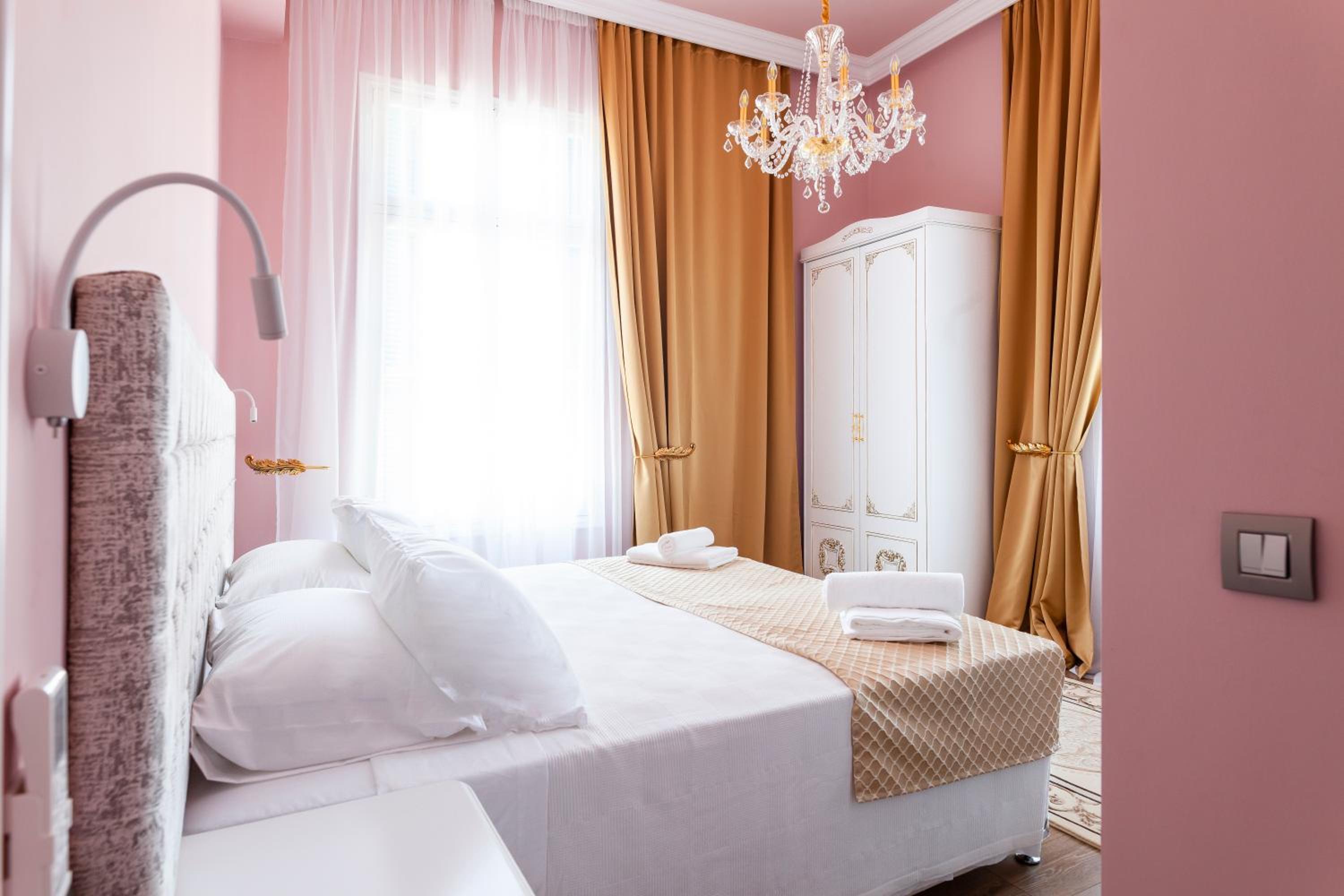 Executive Suite - Photo 4