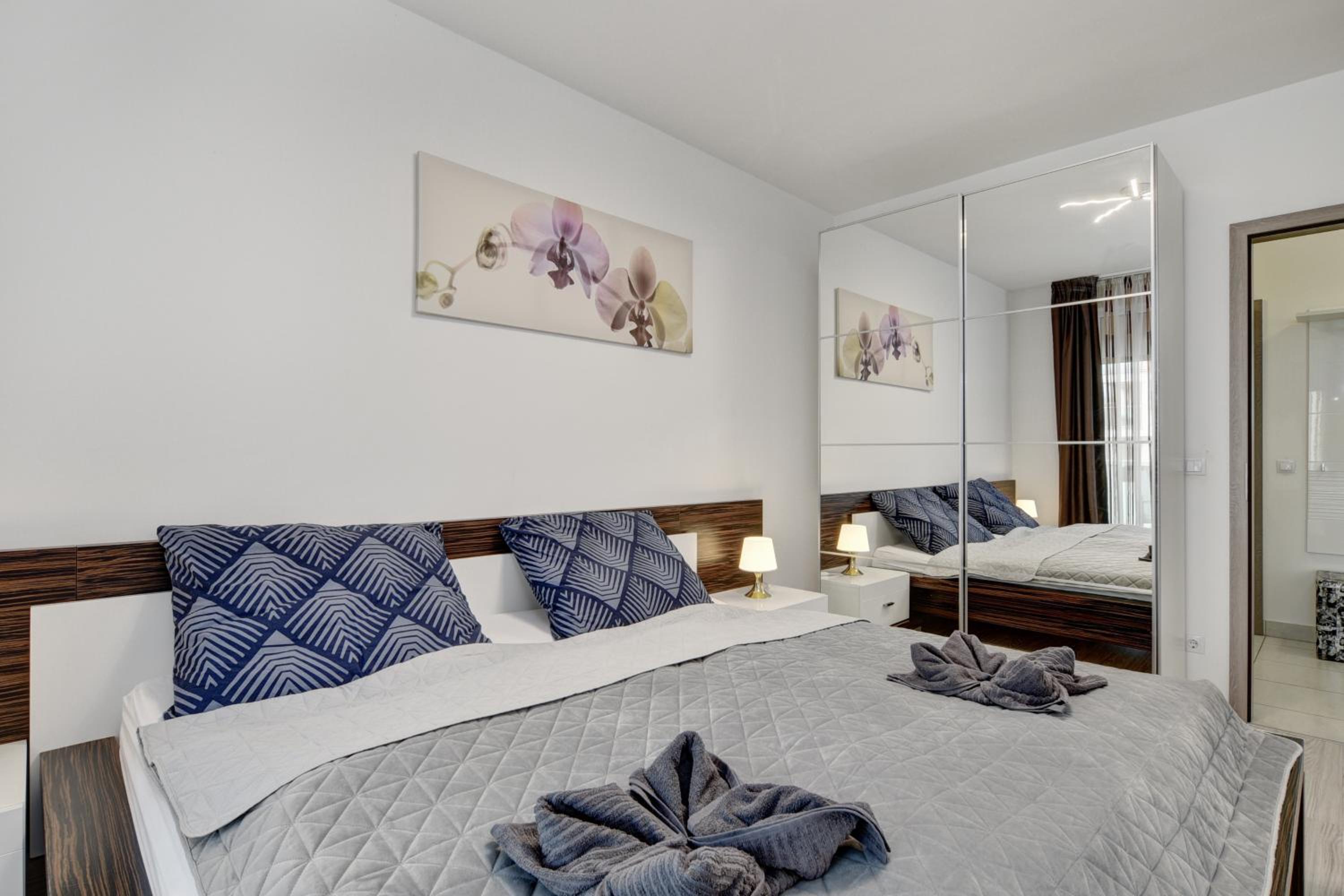 Deluxe Two-Bedroom Apartment