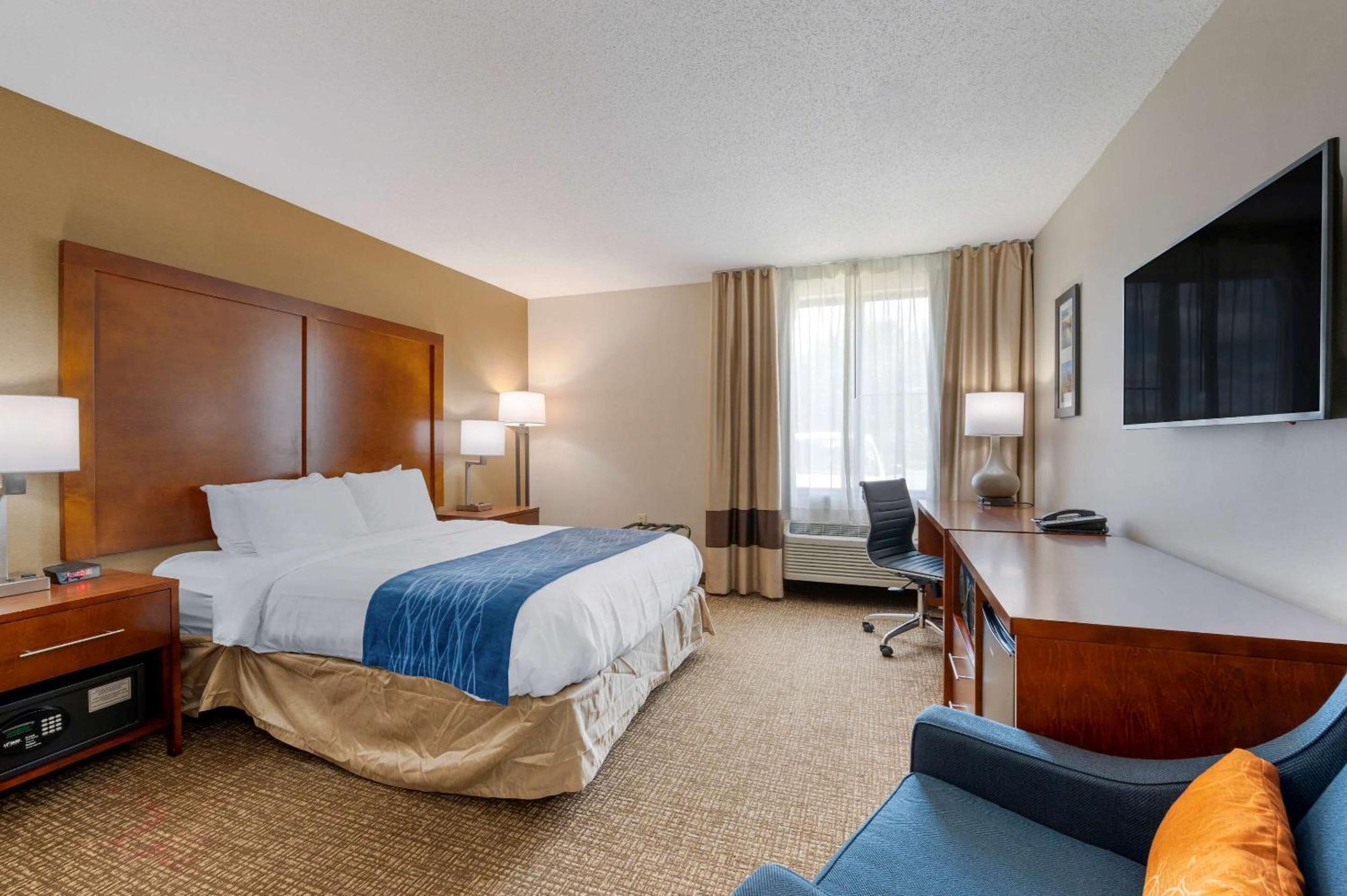 King Room - Non-Smoking - Photo 1