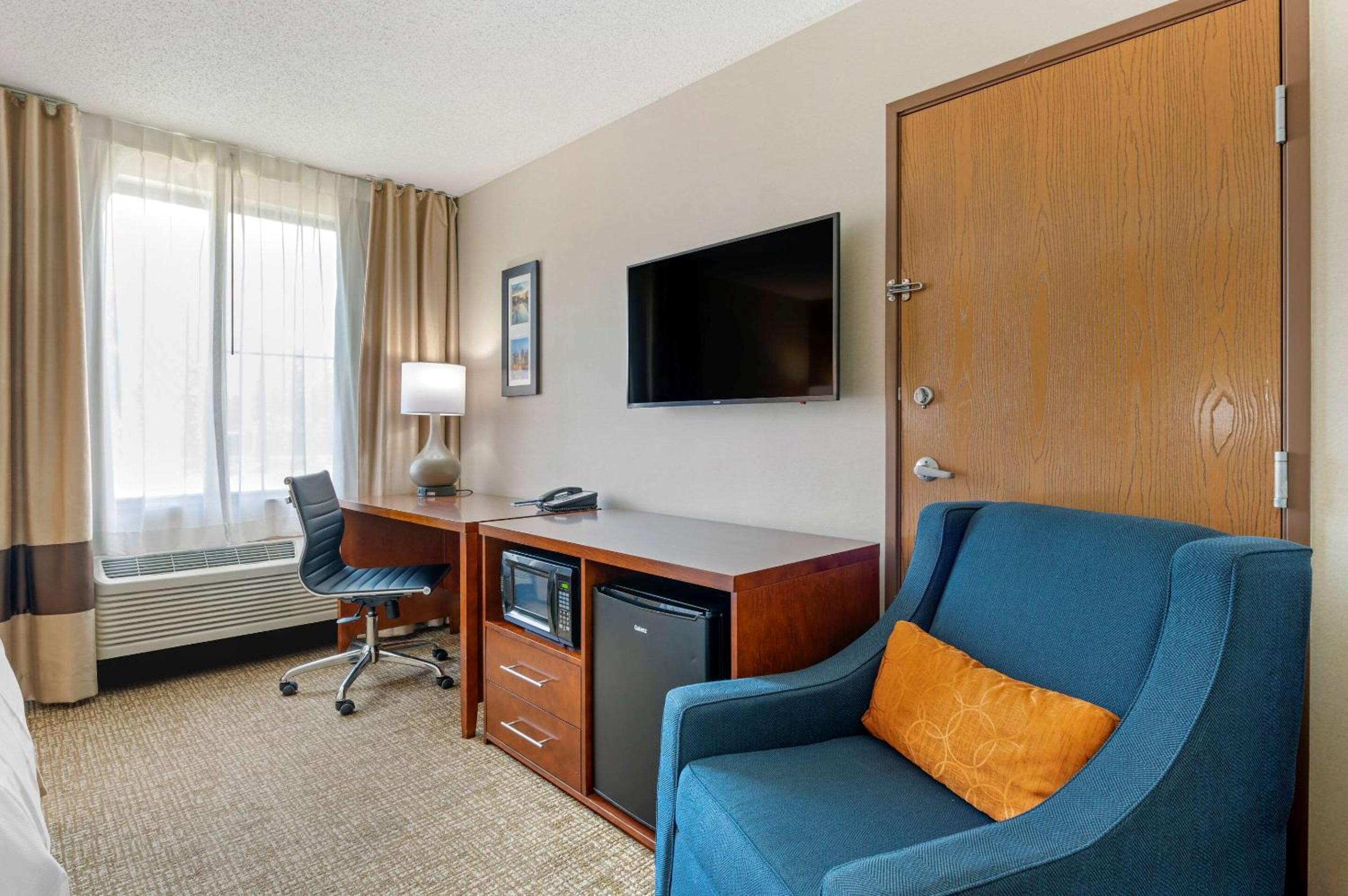 Double Room with Two Double Beds - Non-Smoking - Photo 1