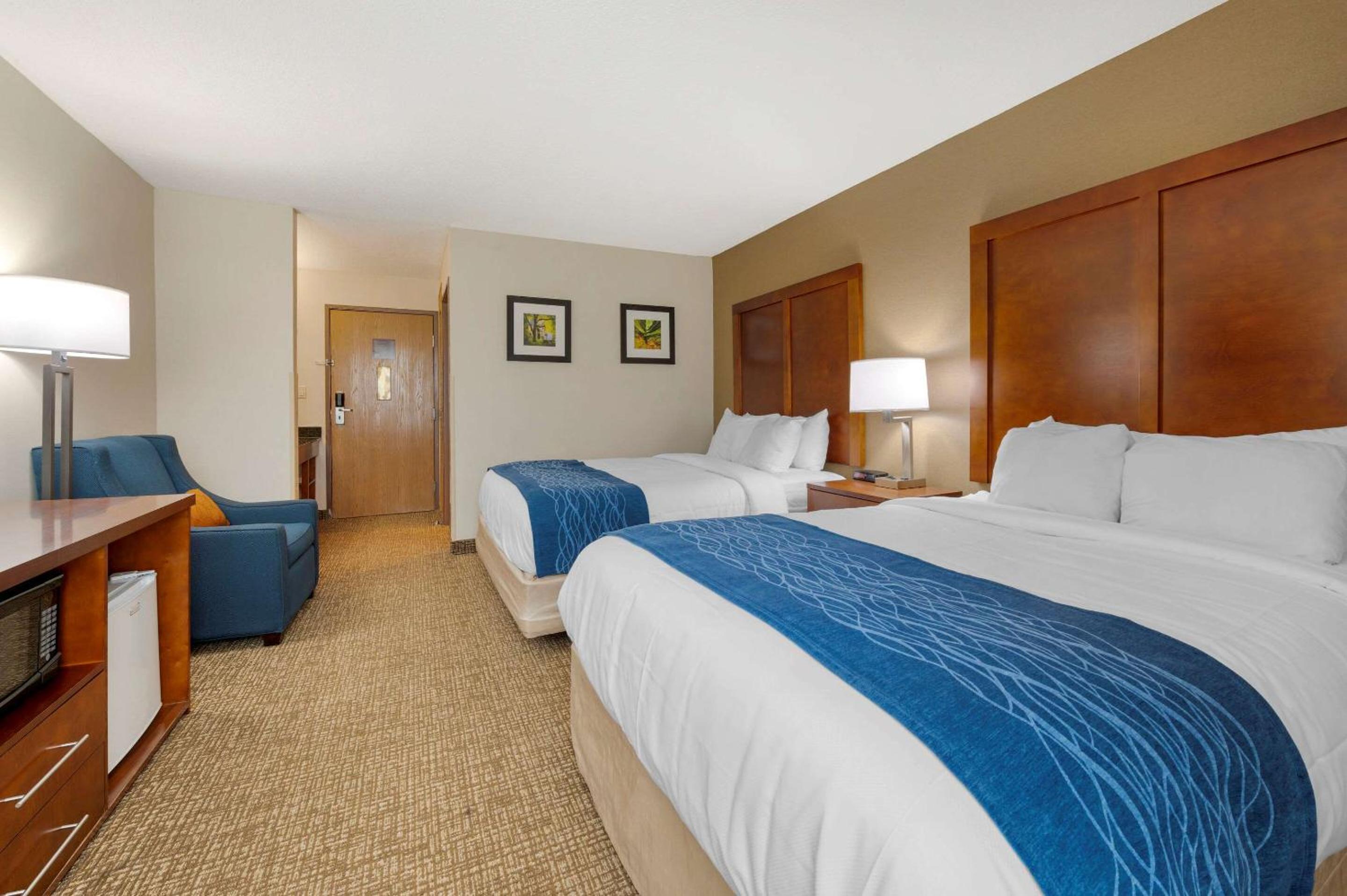 Double Room with Two Double Beds - Non-Smoking - Photo 8