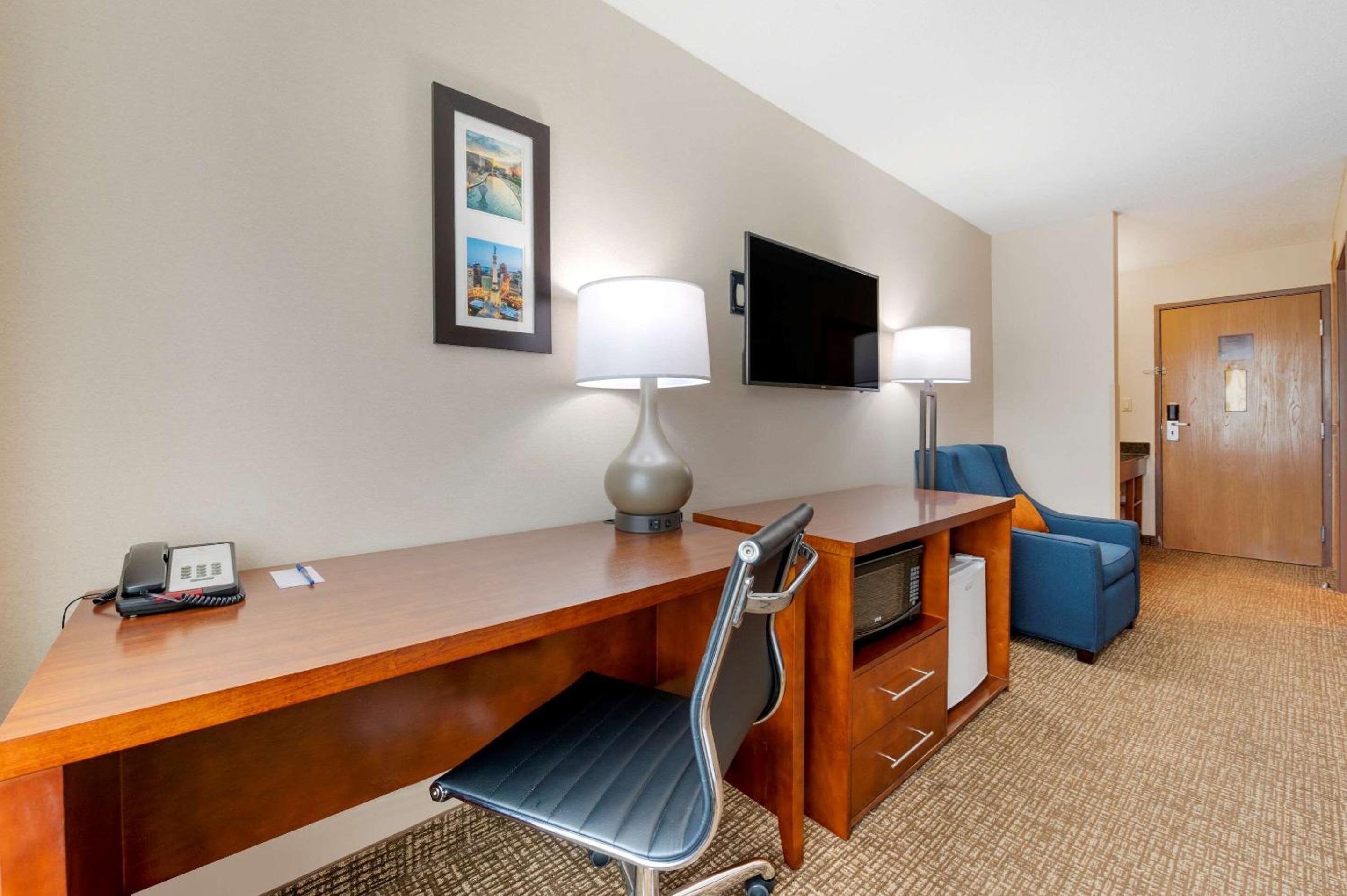 Double Room with Two Double Beds - Non-Smoking - Photo 2