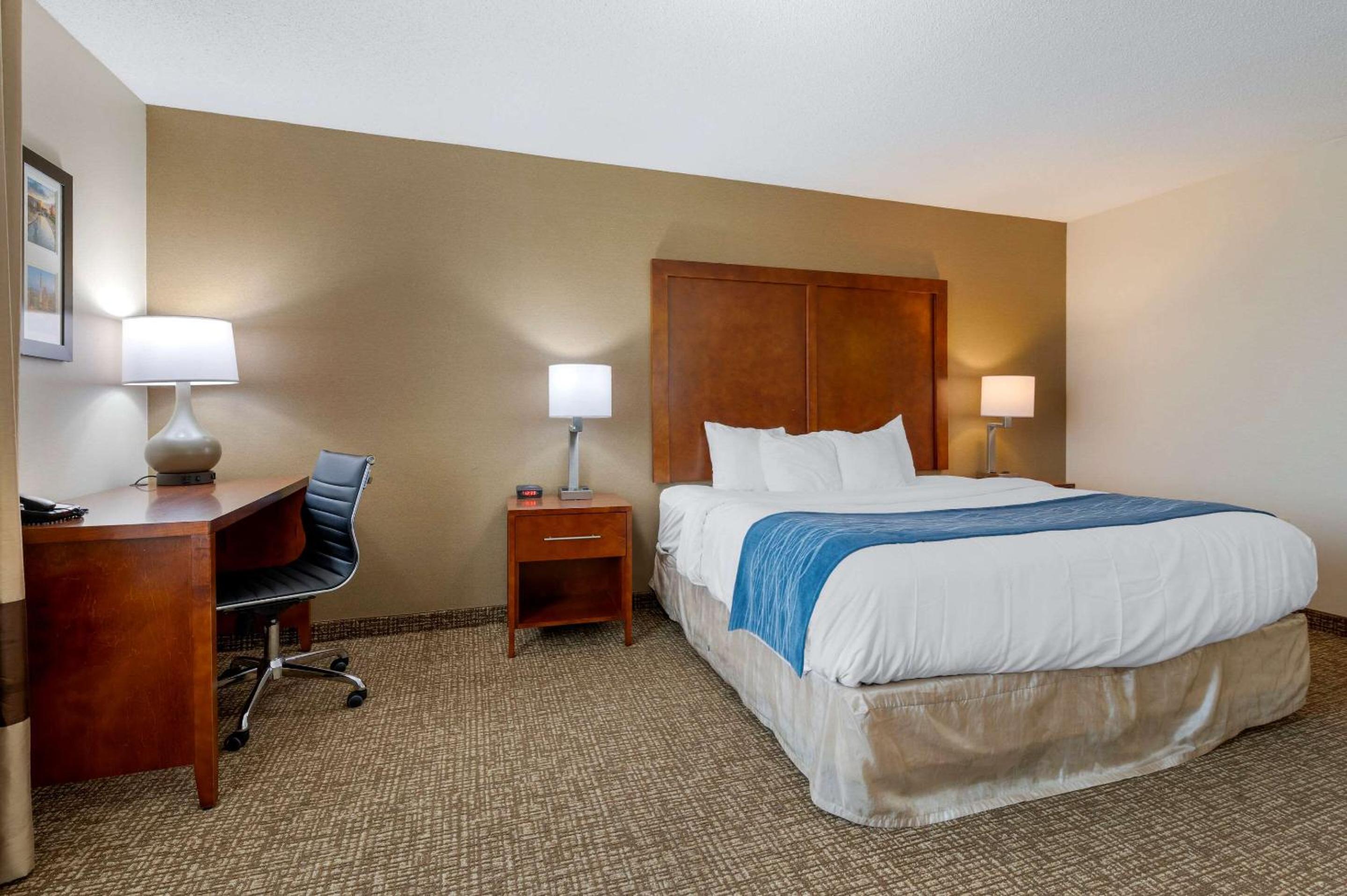 Queen Room - Accessible/Non-Smoking - Photo 2