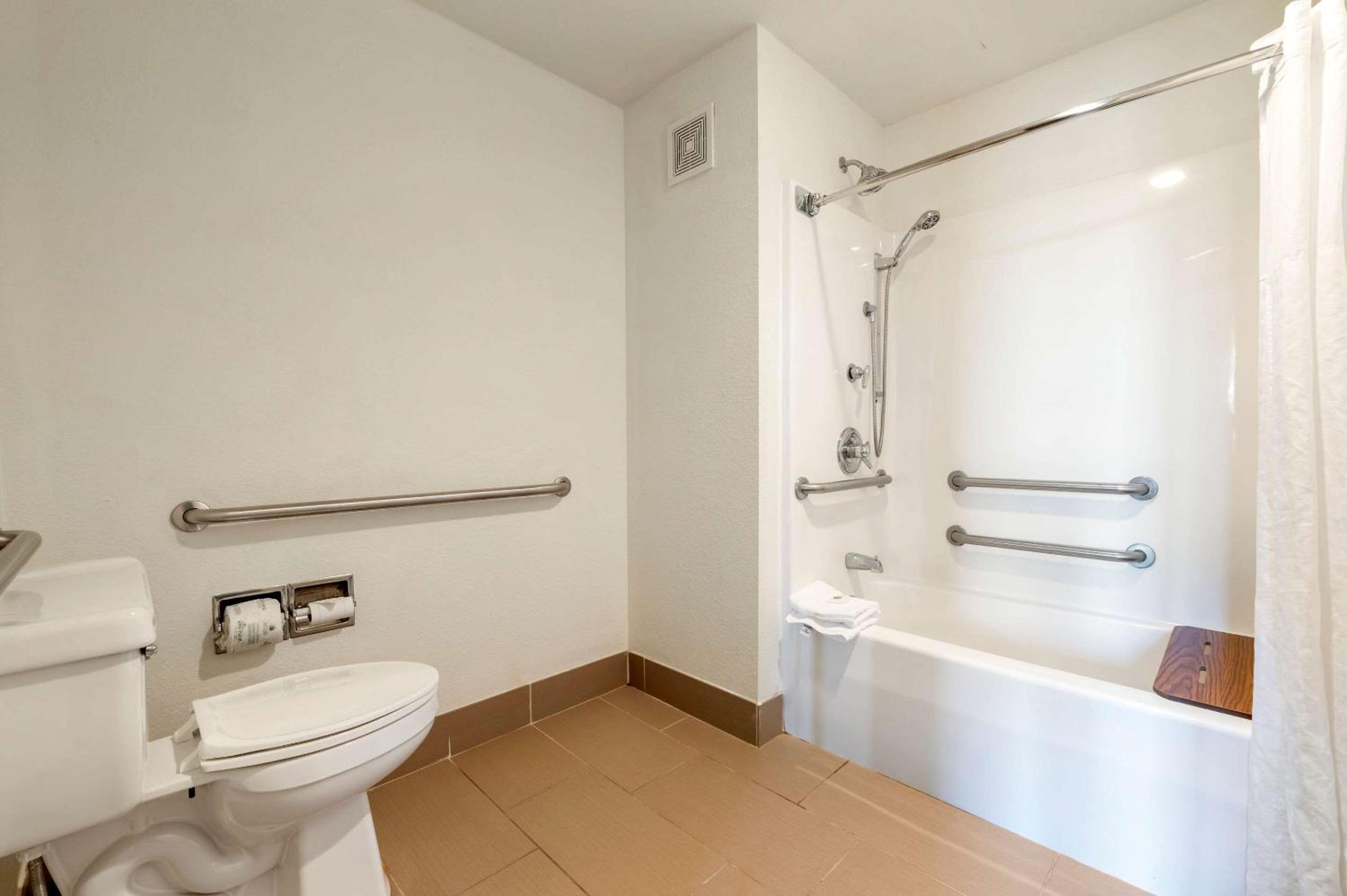 Standard King Suite - Mobility Accessible/Non-Smoking - Photo 2