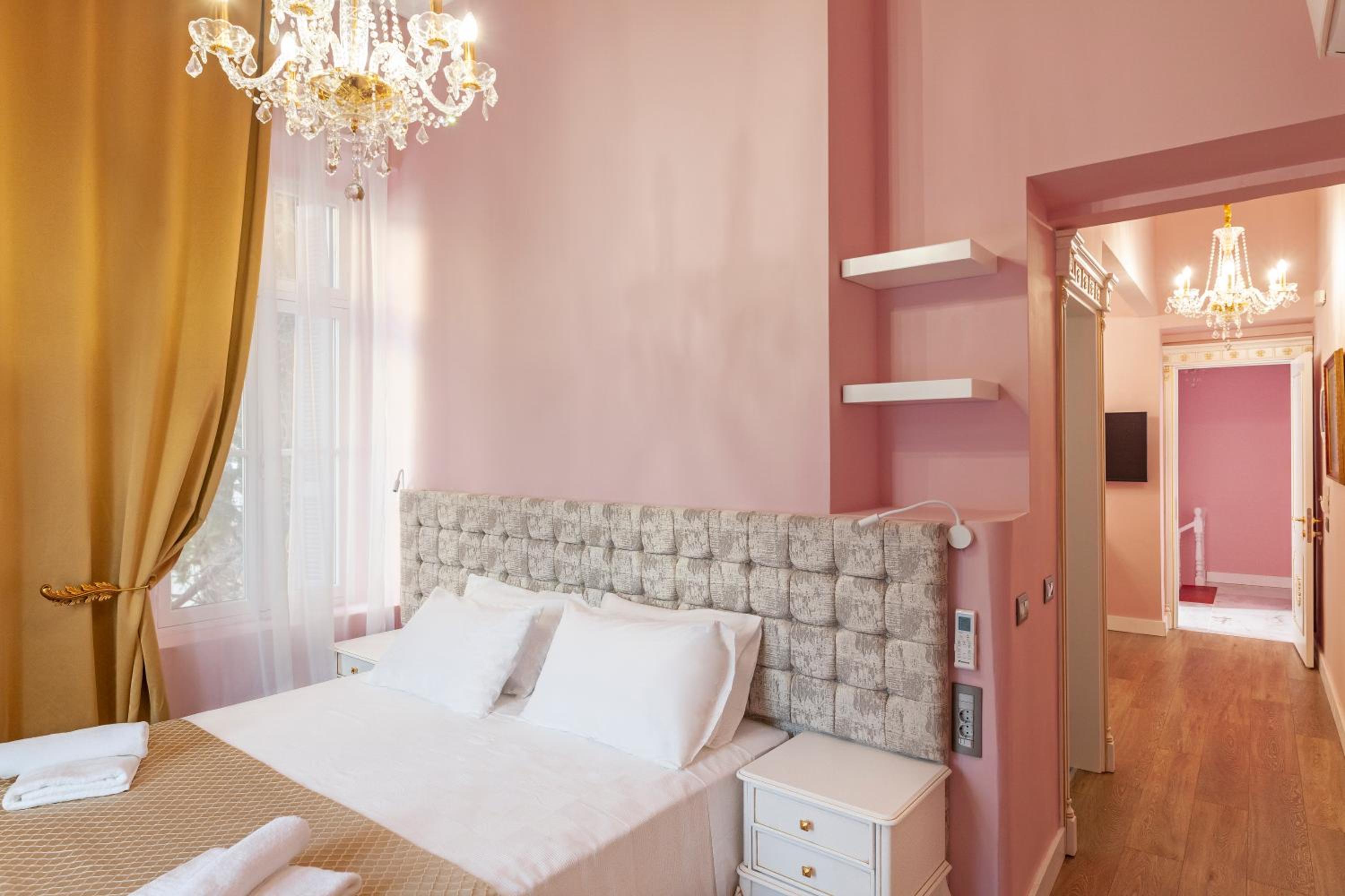 Executive Suite - Photo 10
