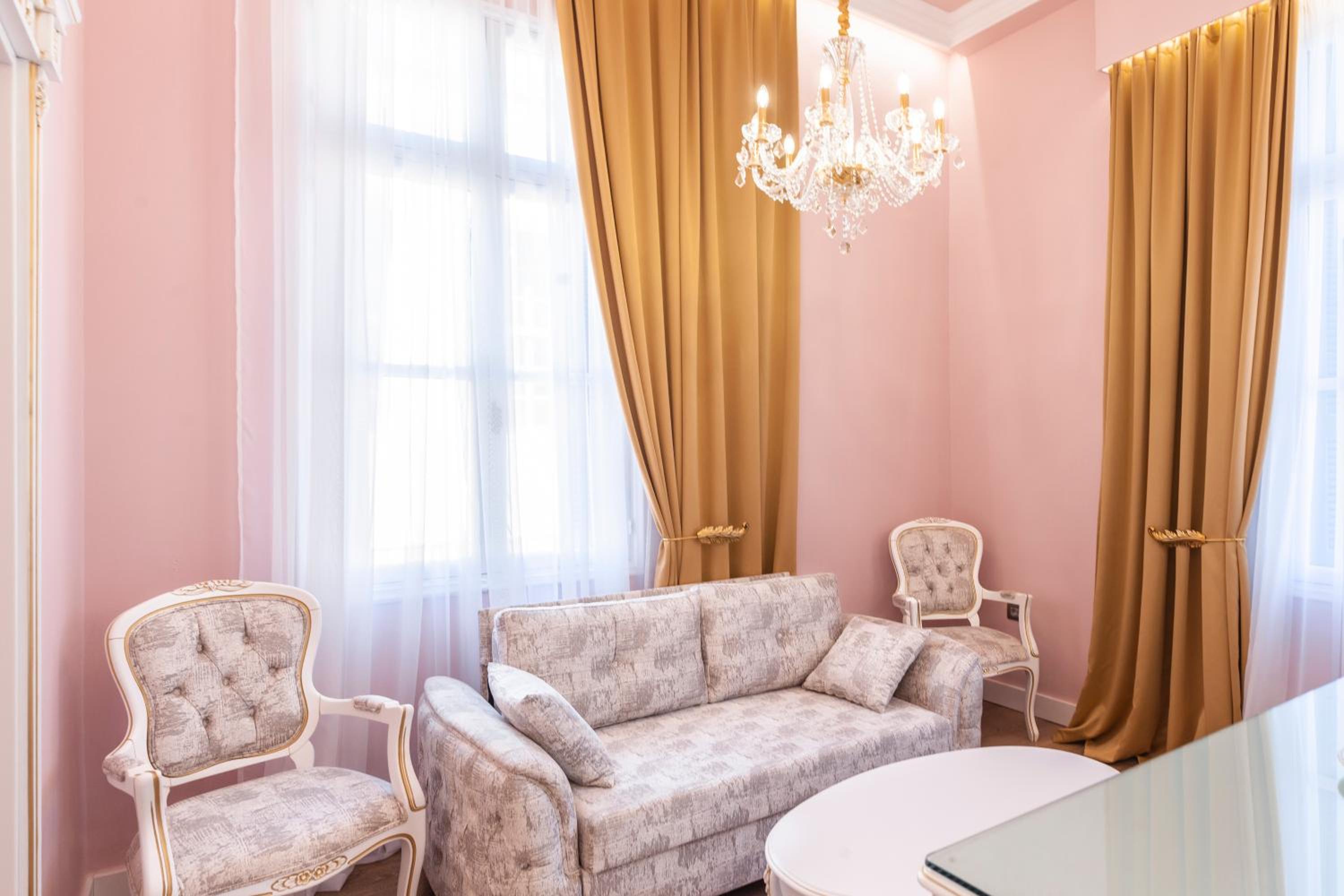 Executive Suite - Photo 8