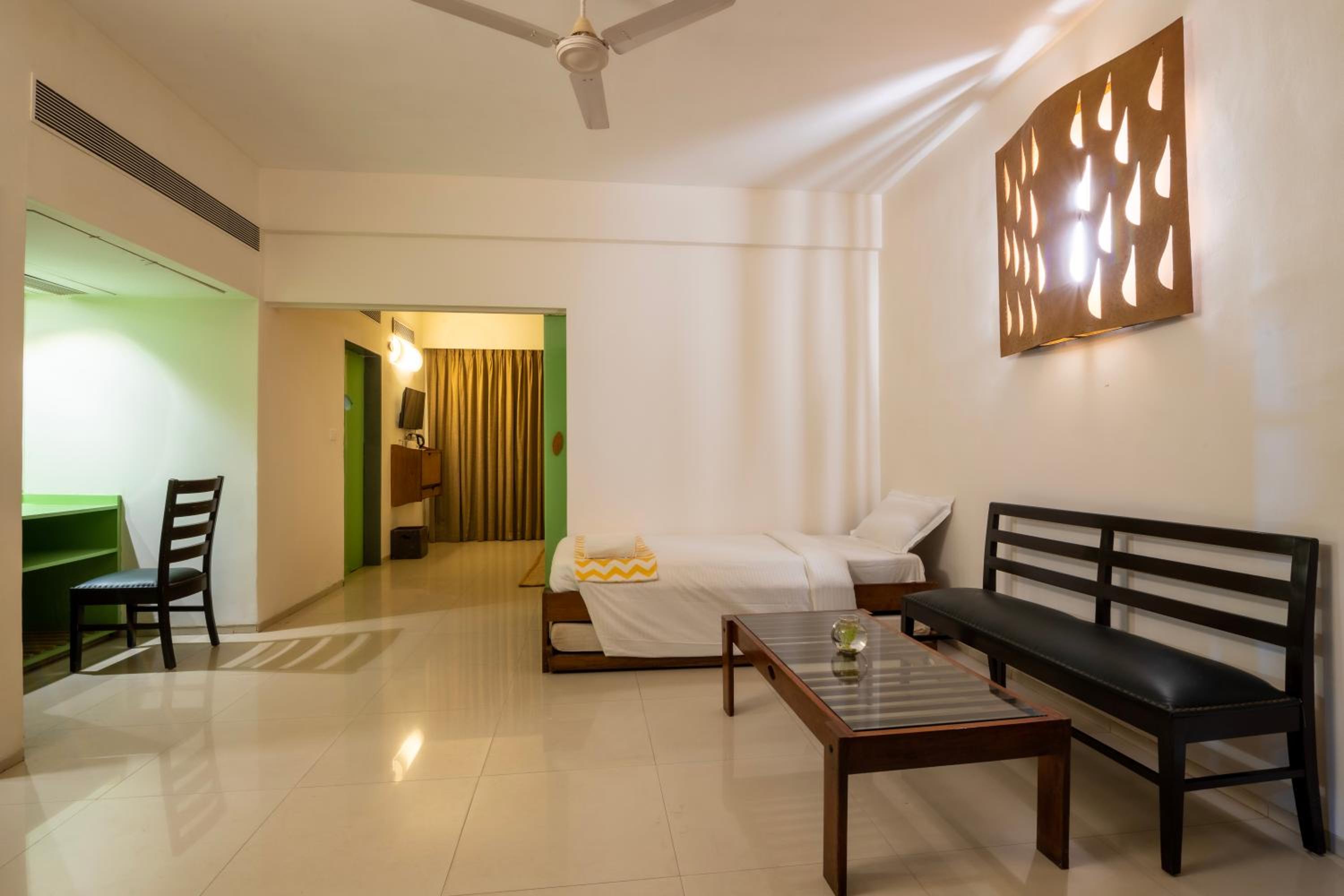 Family Suite with Balcony - Photo 6