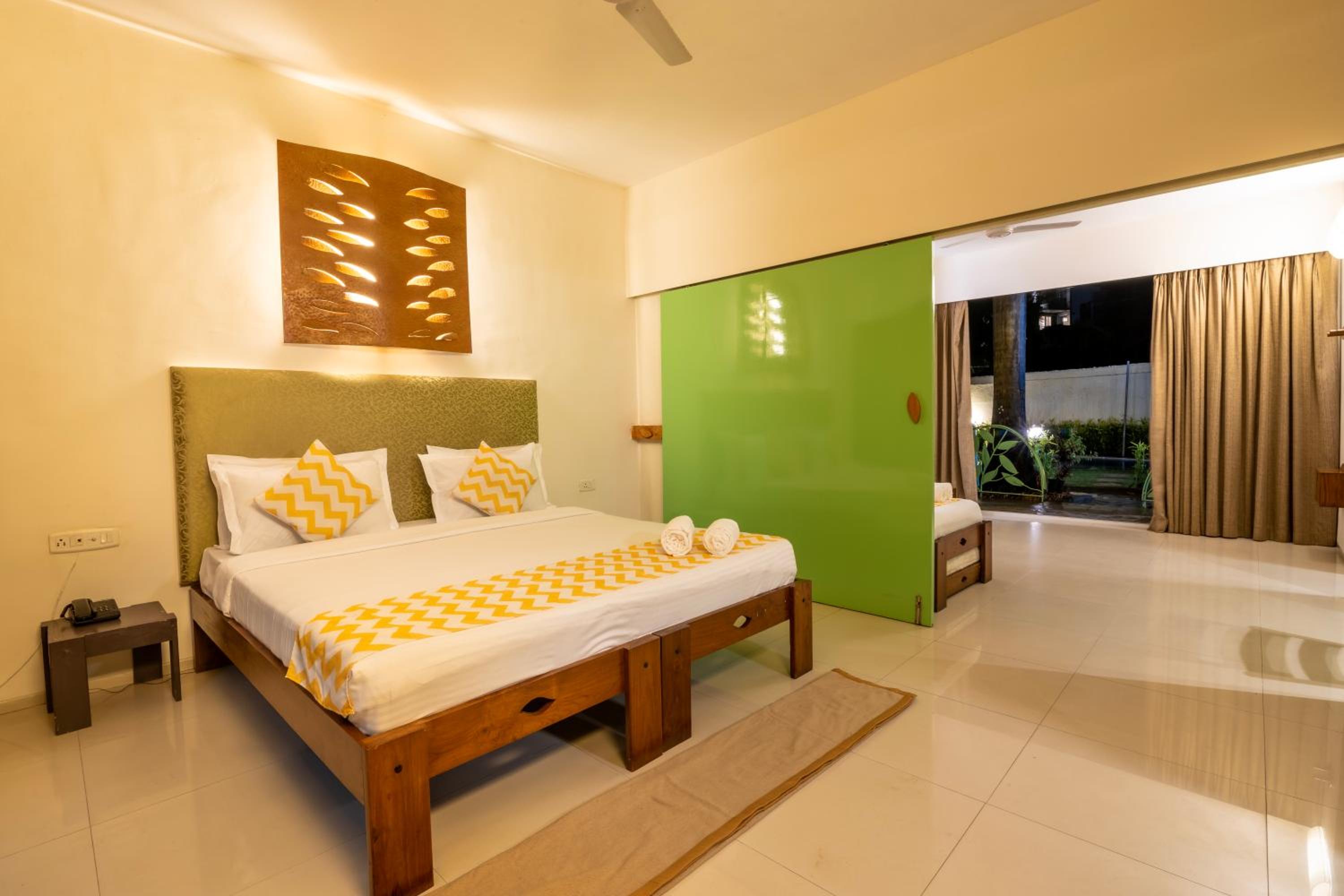 Family Suite with Balcony - Photo 3
