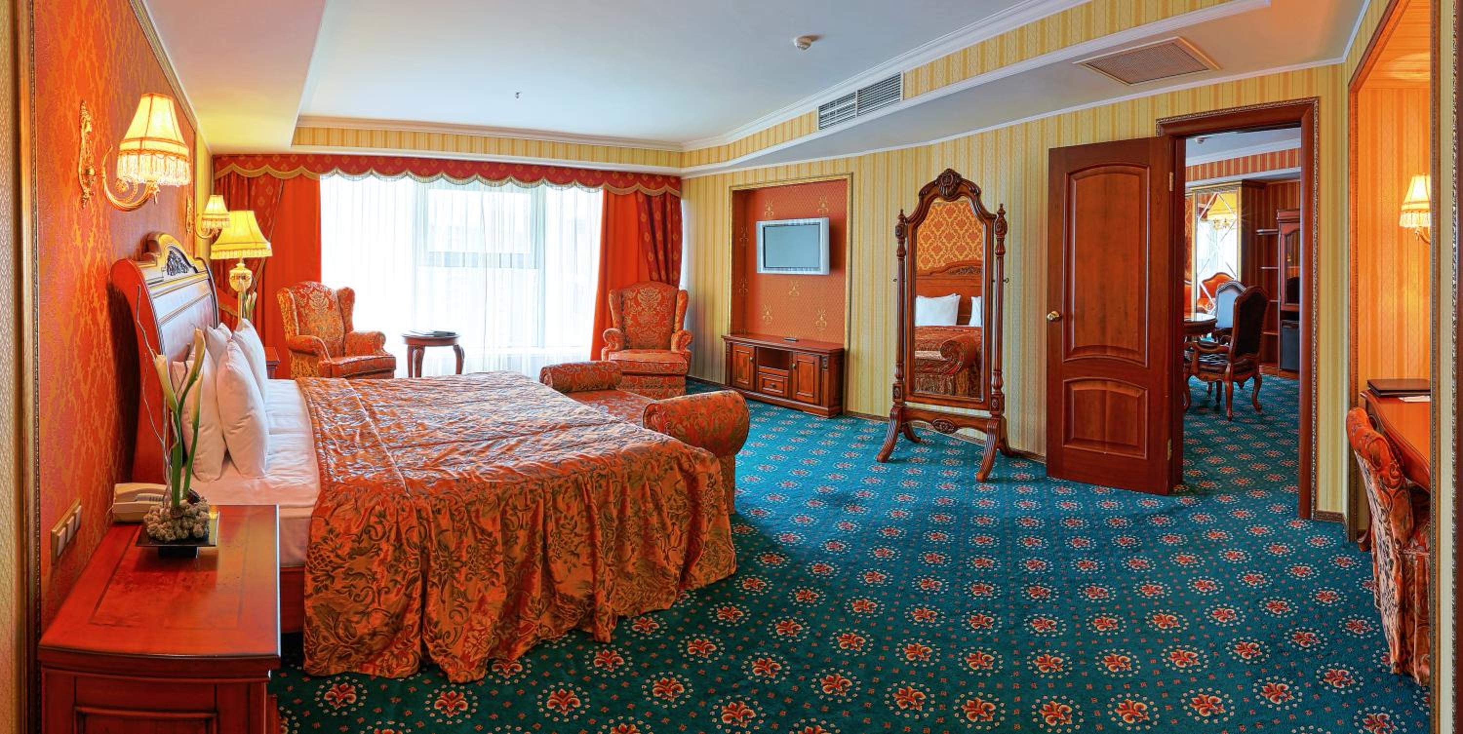 Senior Suite - Photo 8