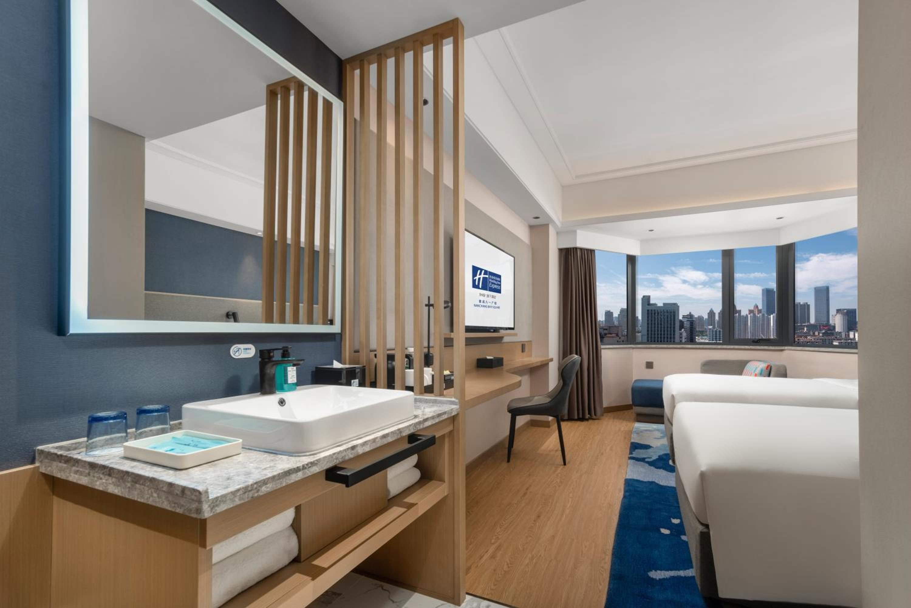 Standard Twin Room with City View - High Floor - Photo 6