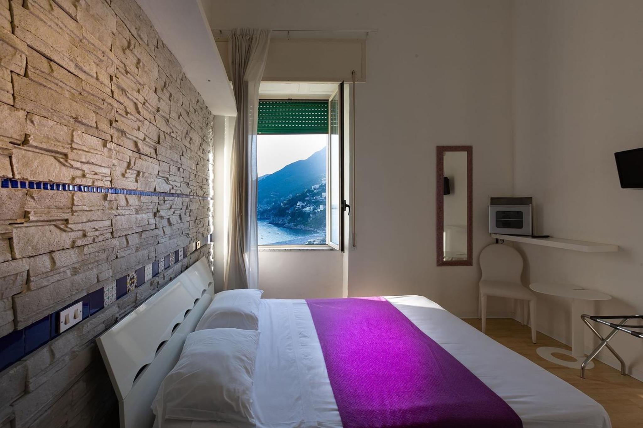 Superior Triple Room with Sea View - Photo 4