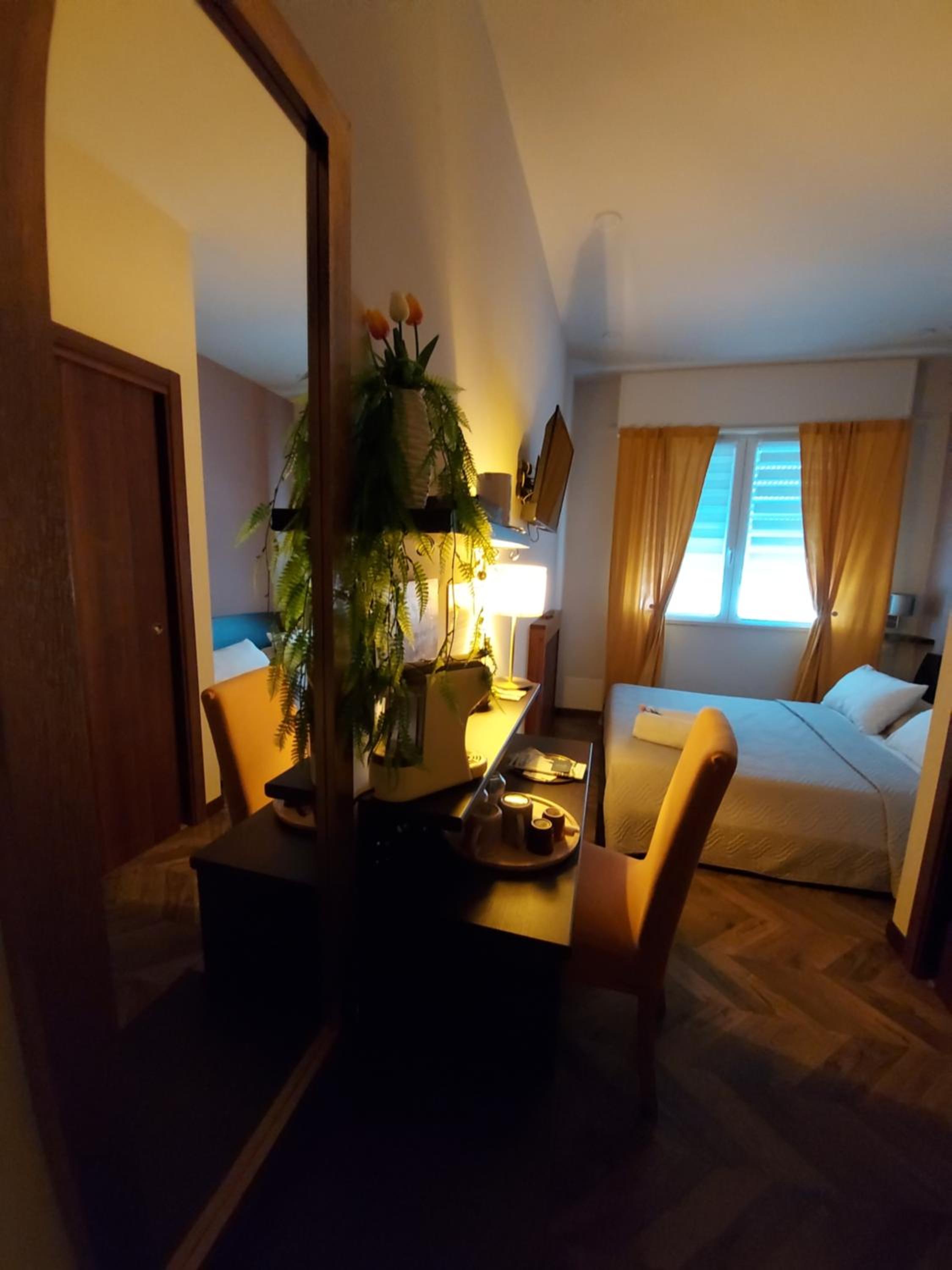 Double Room with Private Bathroom - Photo 5