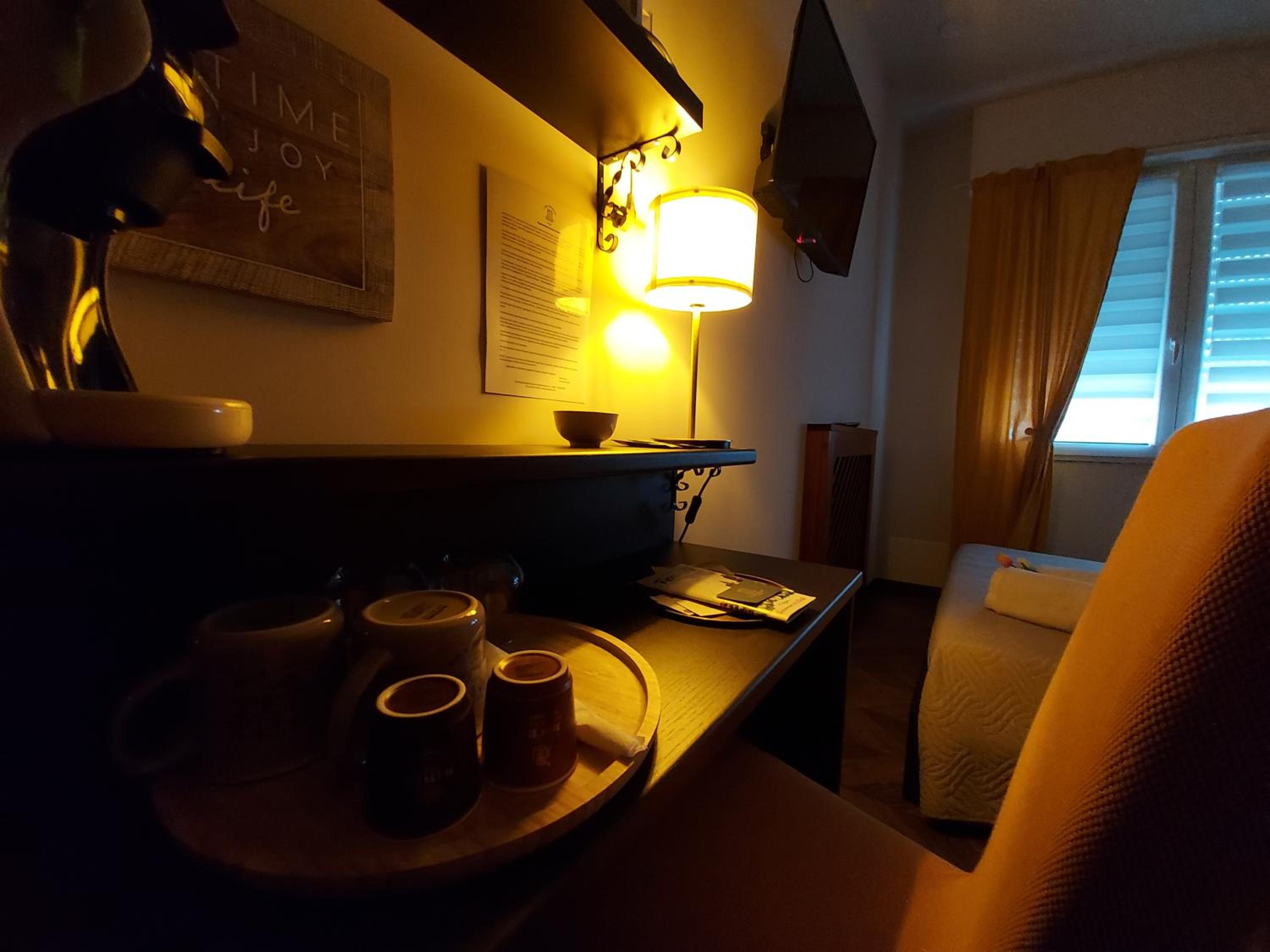 Double Room with Private Bathroom - Photo 6