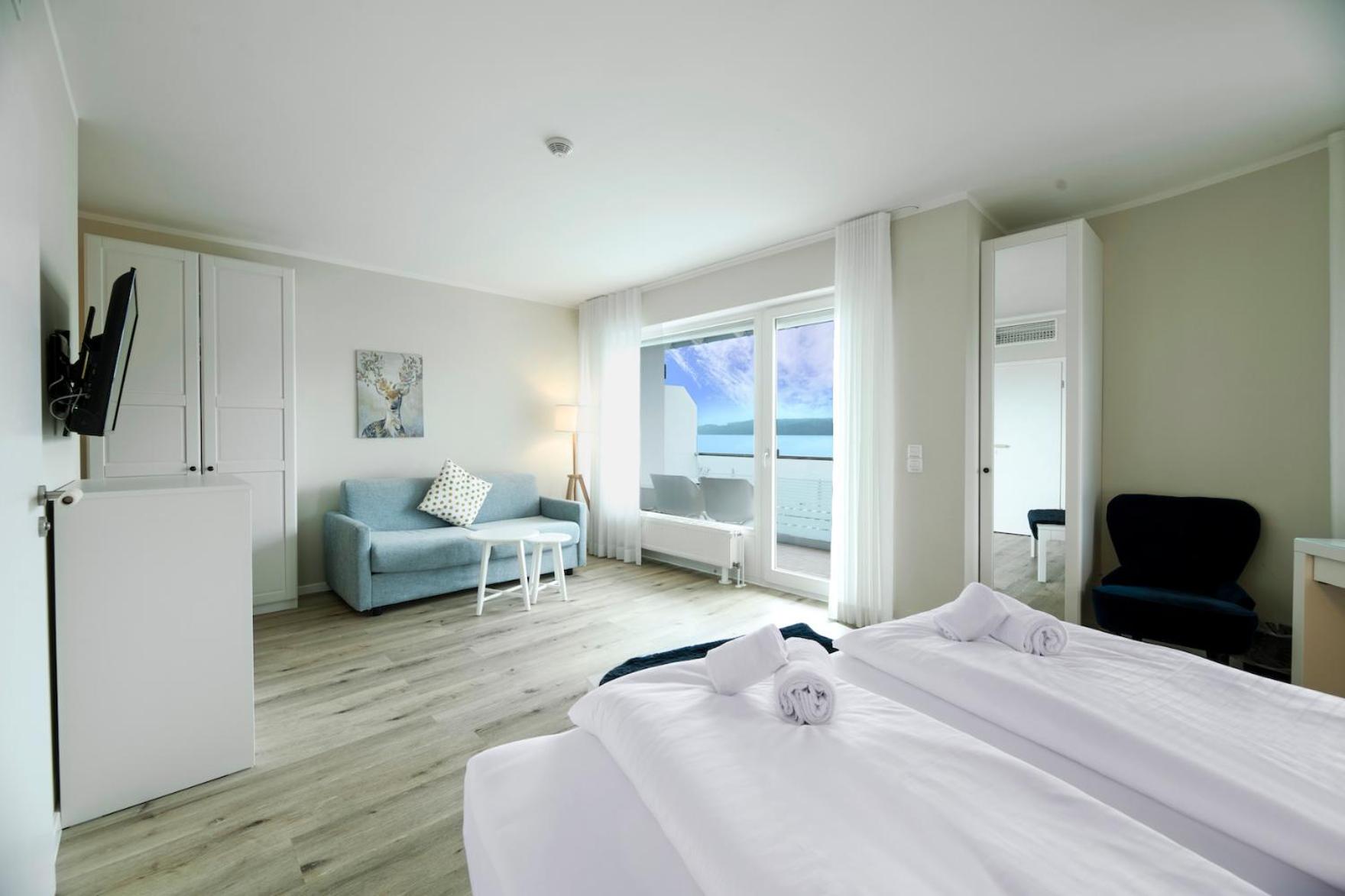 Family Room with Balcony and Lake View