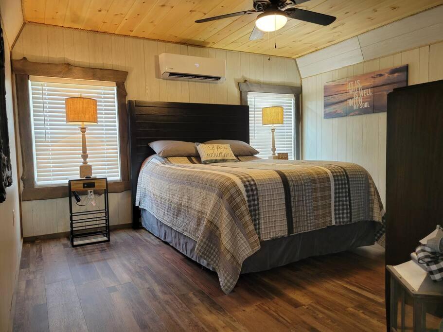 One-Bedroom House photo 1