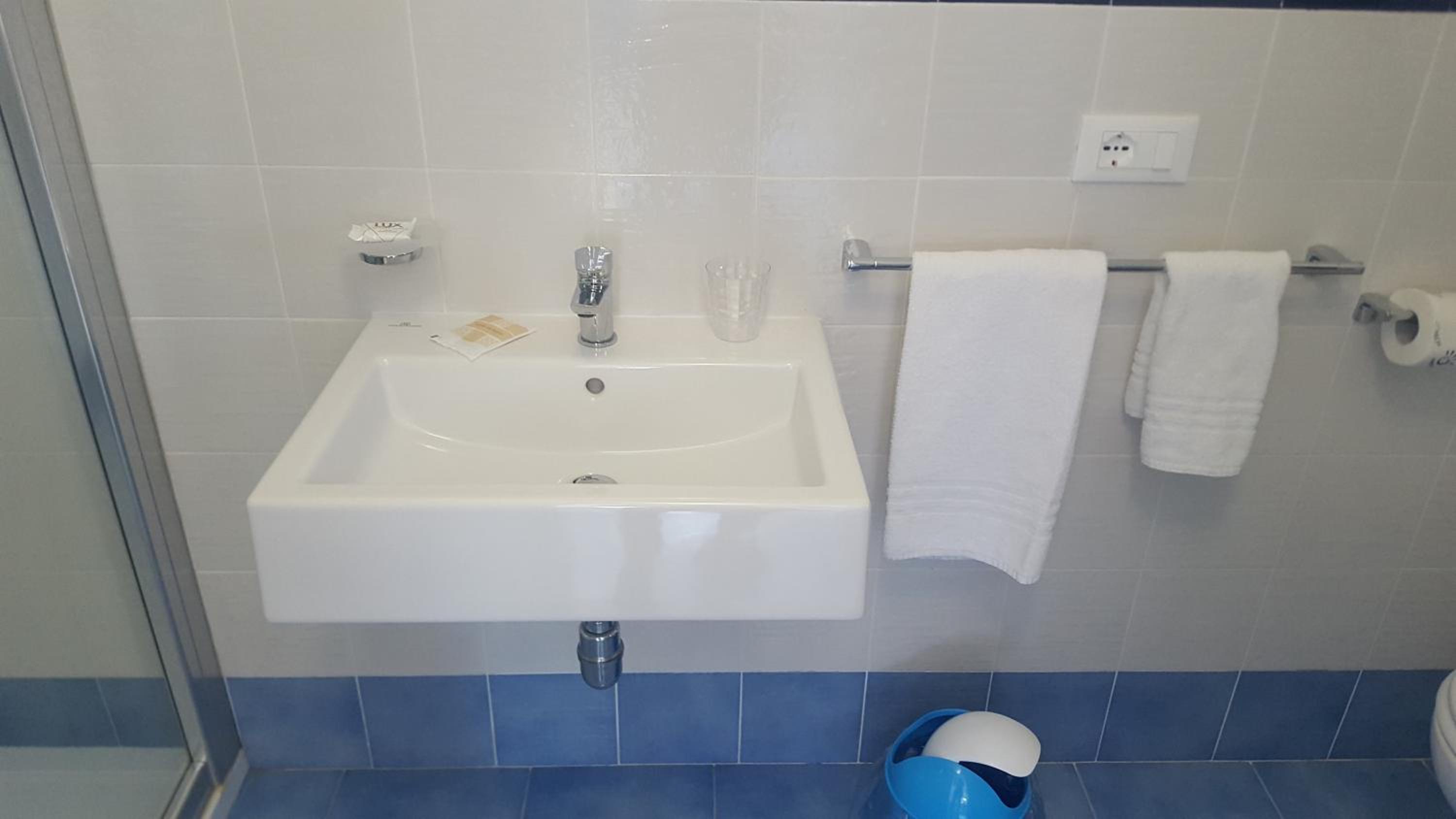 Triple Room with Sea View - Photo 18