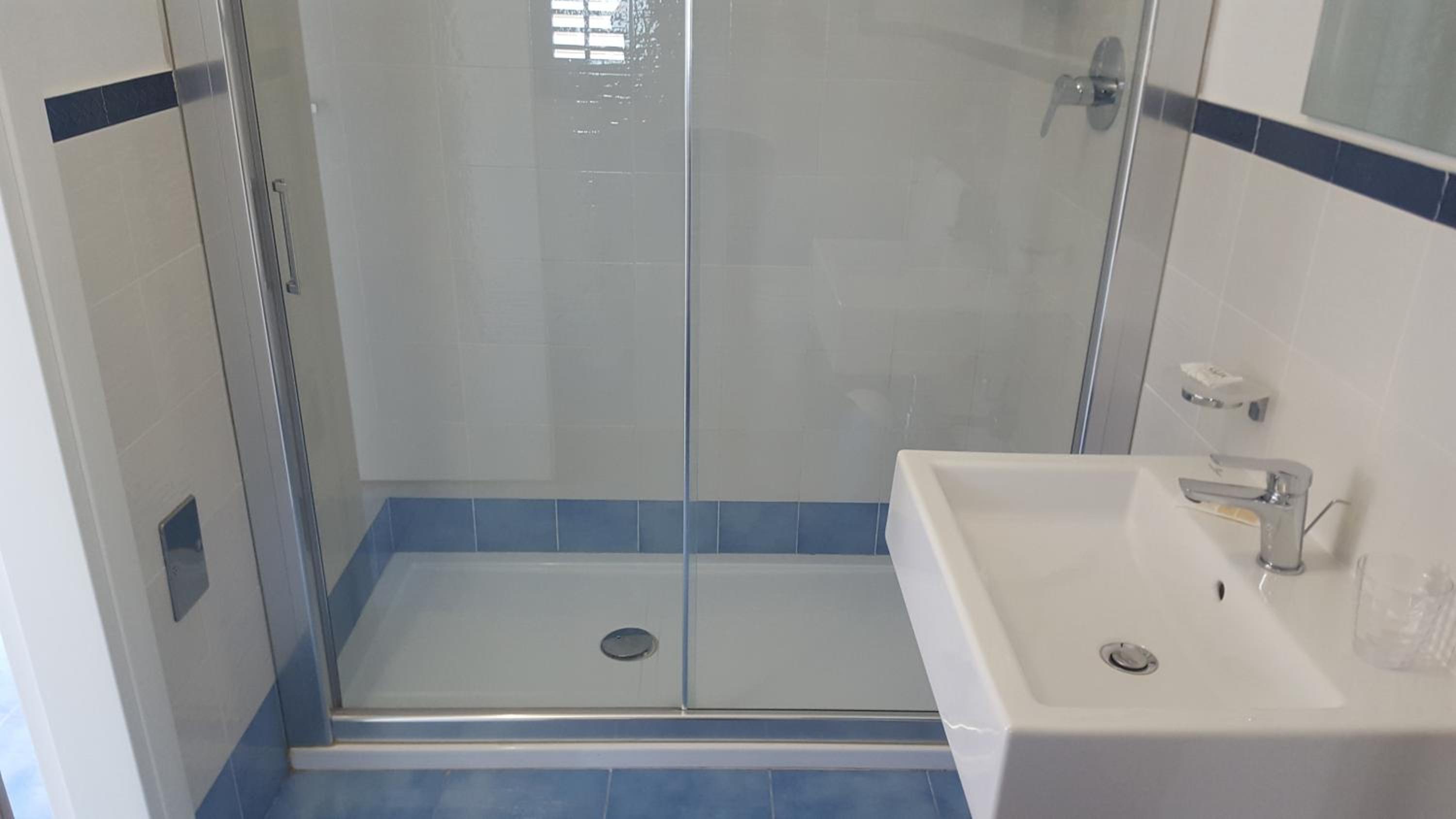 Triple Room with Sea View - Photo 19