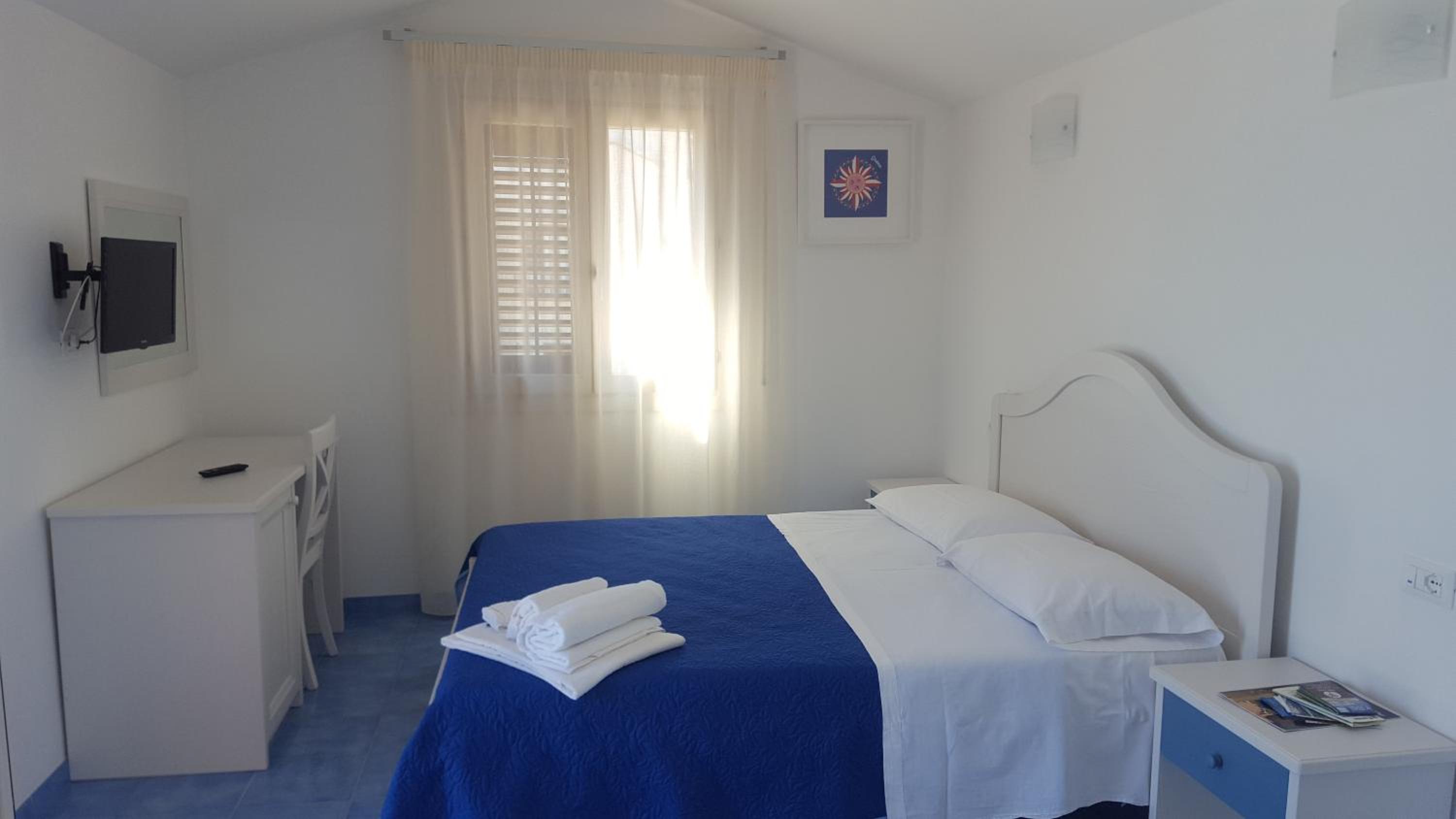 Triple Room with Sea View - Photo 4