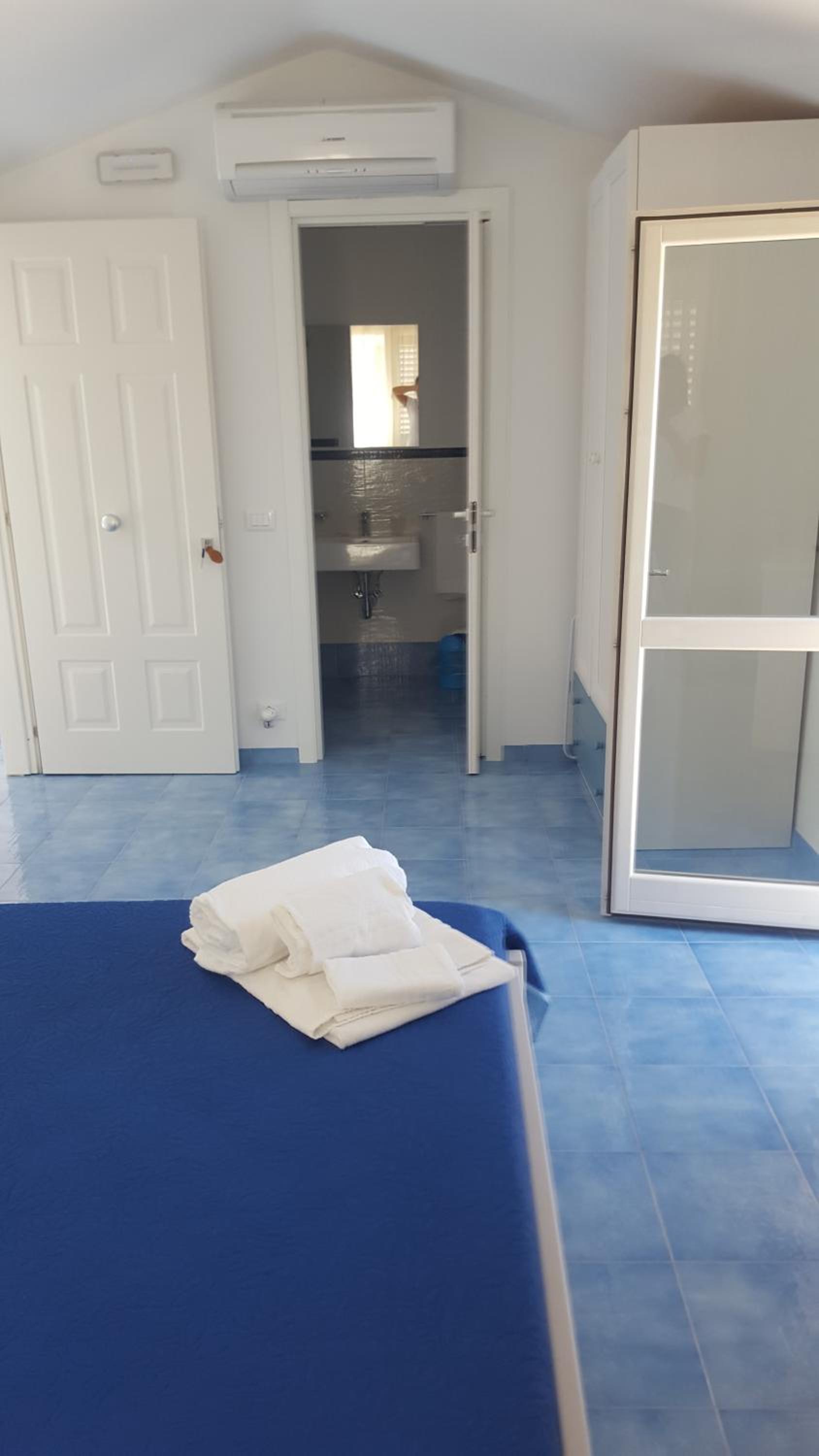 Triple Room with Sea View - Photo 9