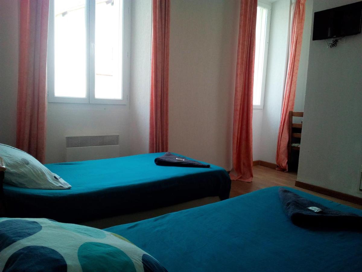 Twin Room with Private Bathroom - Photo 3