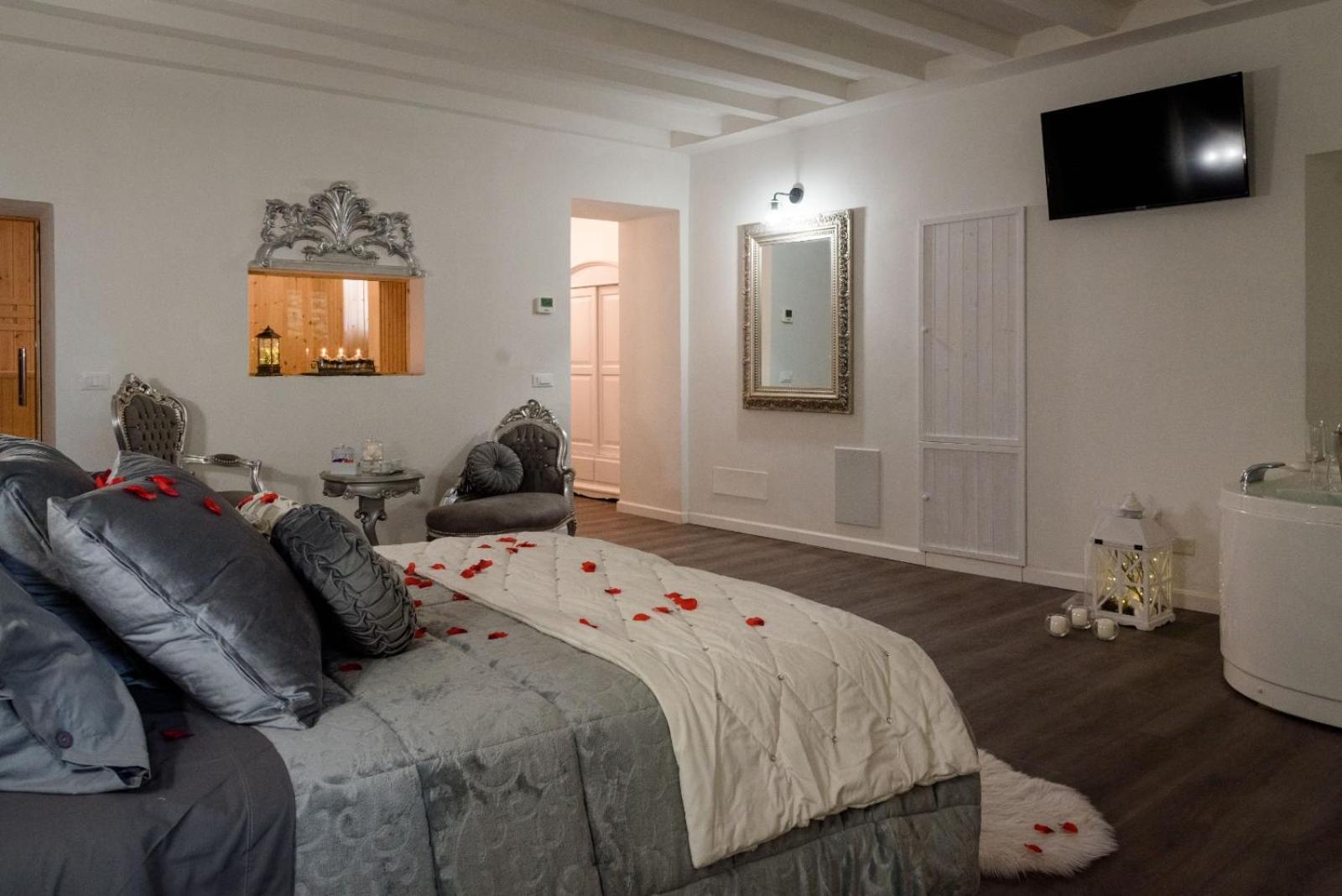 One-Bedroom Apartment - Photo 15