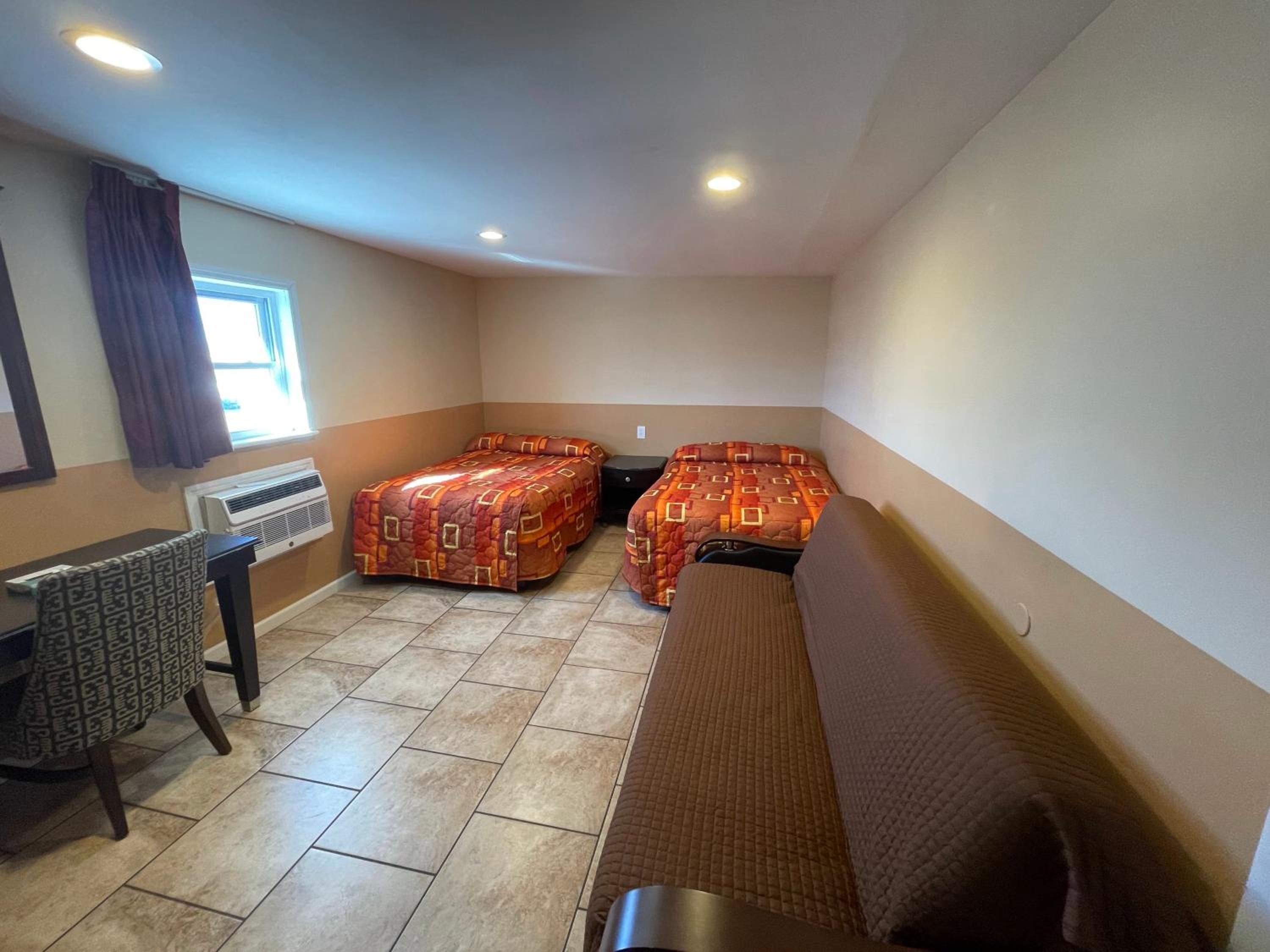 Three-Bedroom Apartment - Photo 3