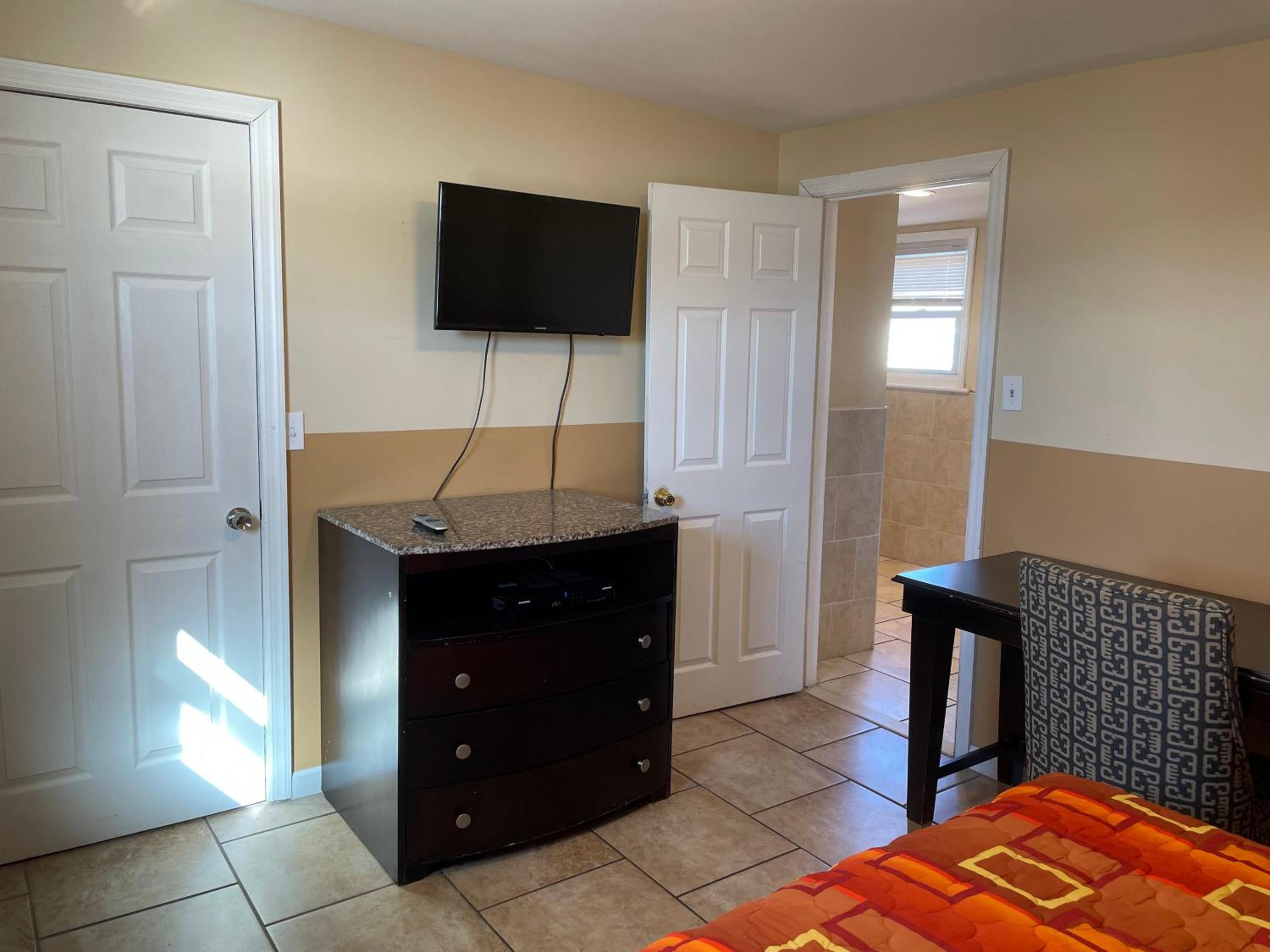 Three-Bedroom Apartment - Photo 13
