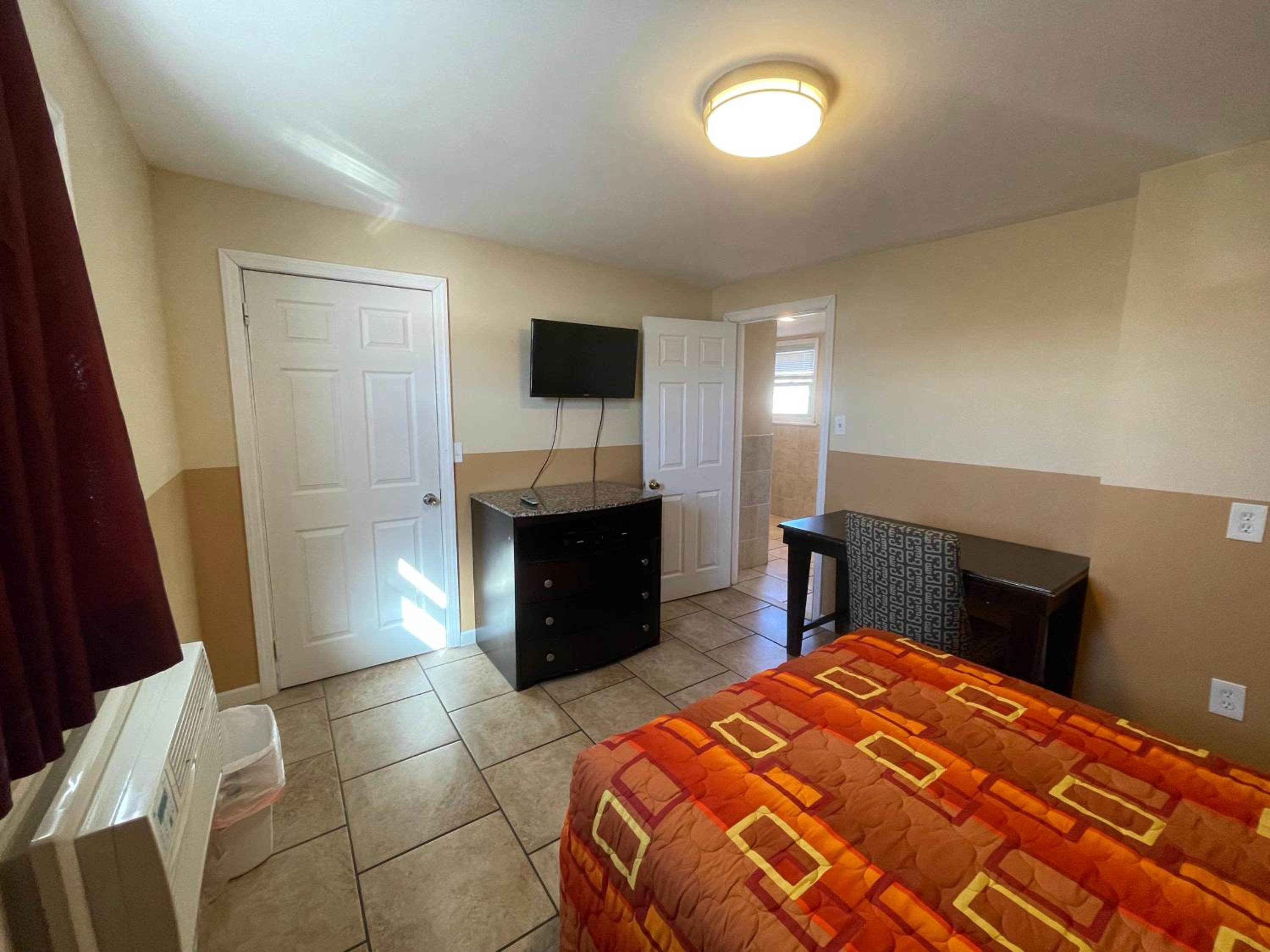 Three-Bedroom Apartment - Photo 15