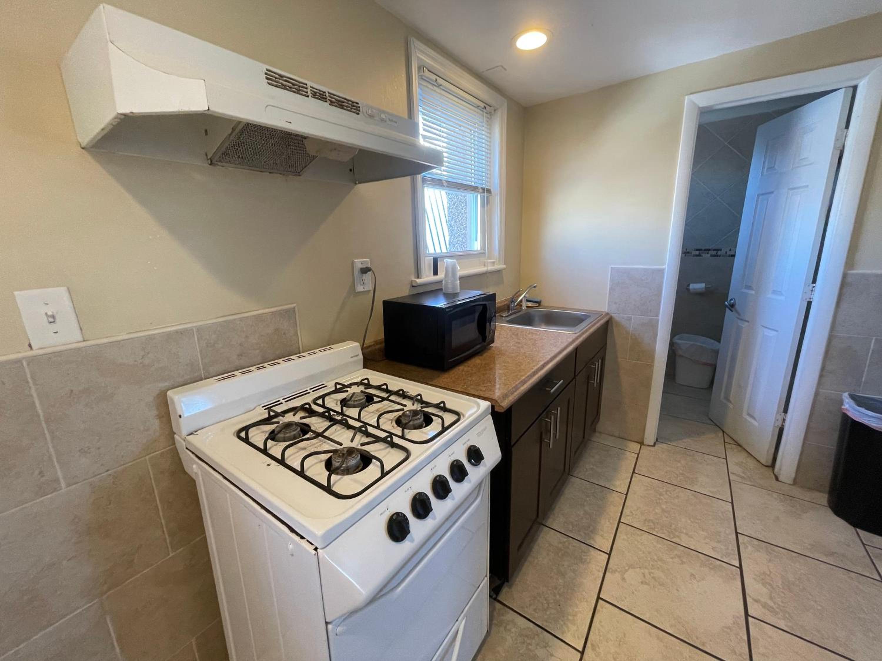 Three-Bedroom Apartment - Photo 4