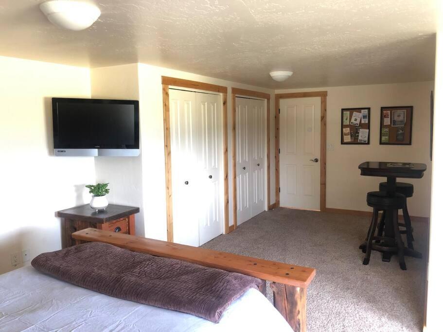 One-Bedroom House - Photo 16