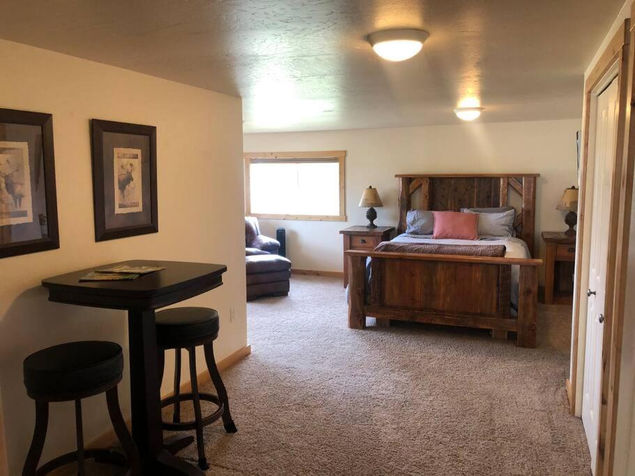 One-Bedroom House - Photo 14