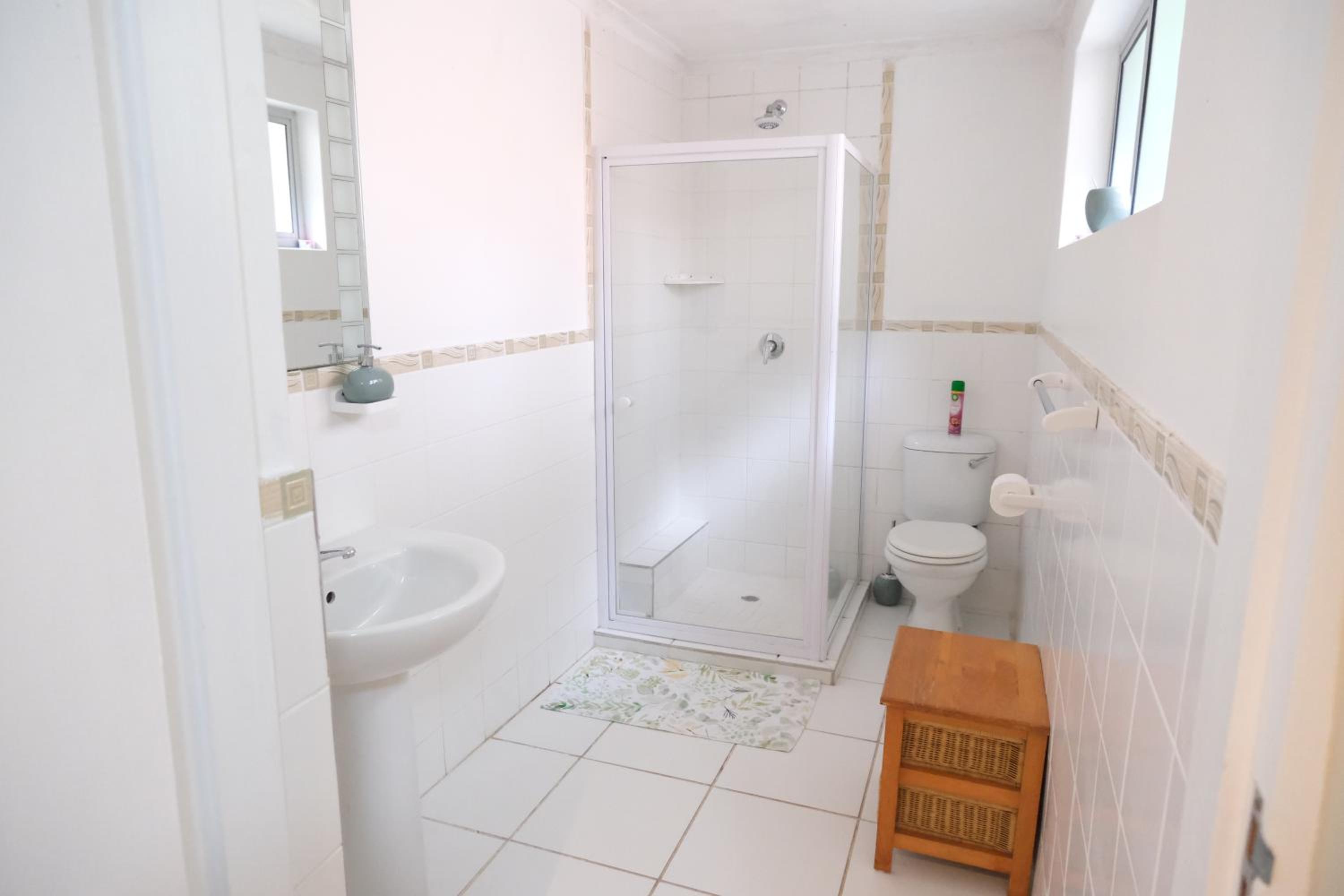 Double Room with Private Bathroom - Photo 4