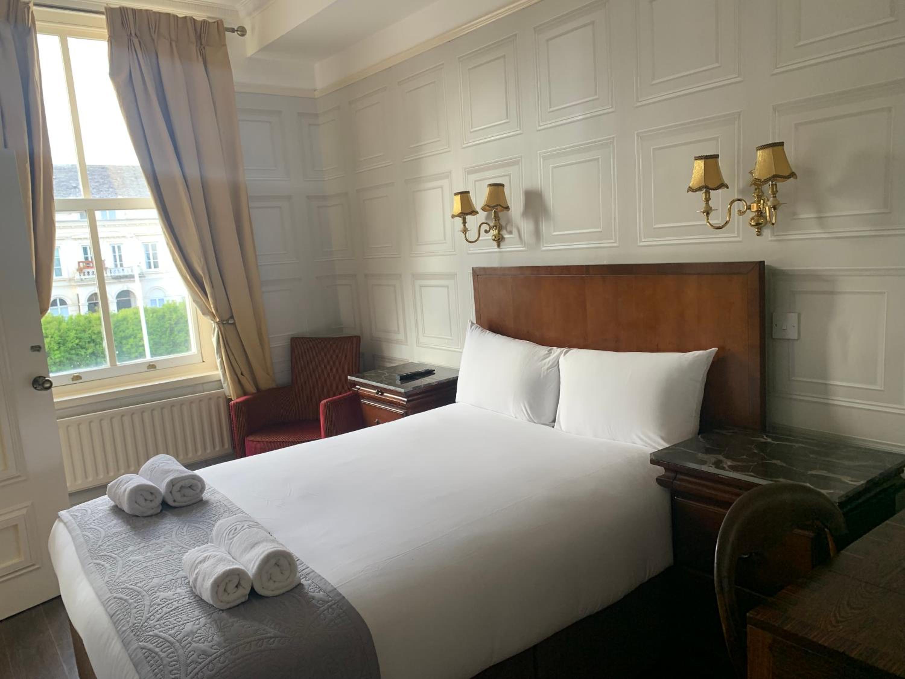 Double Room - Photo 8
