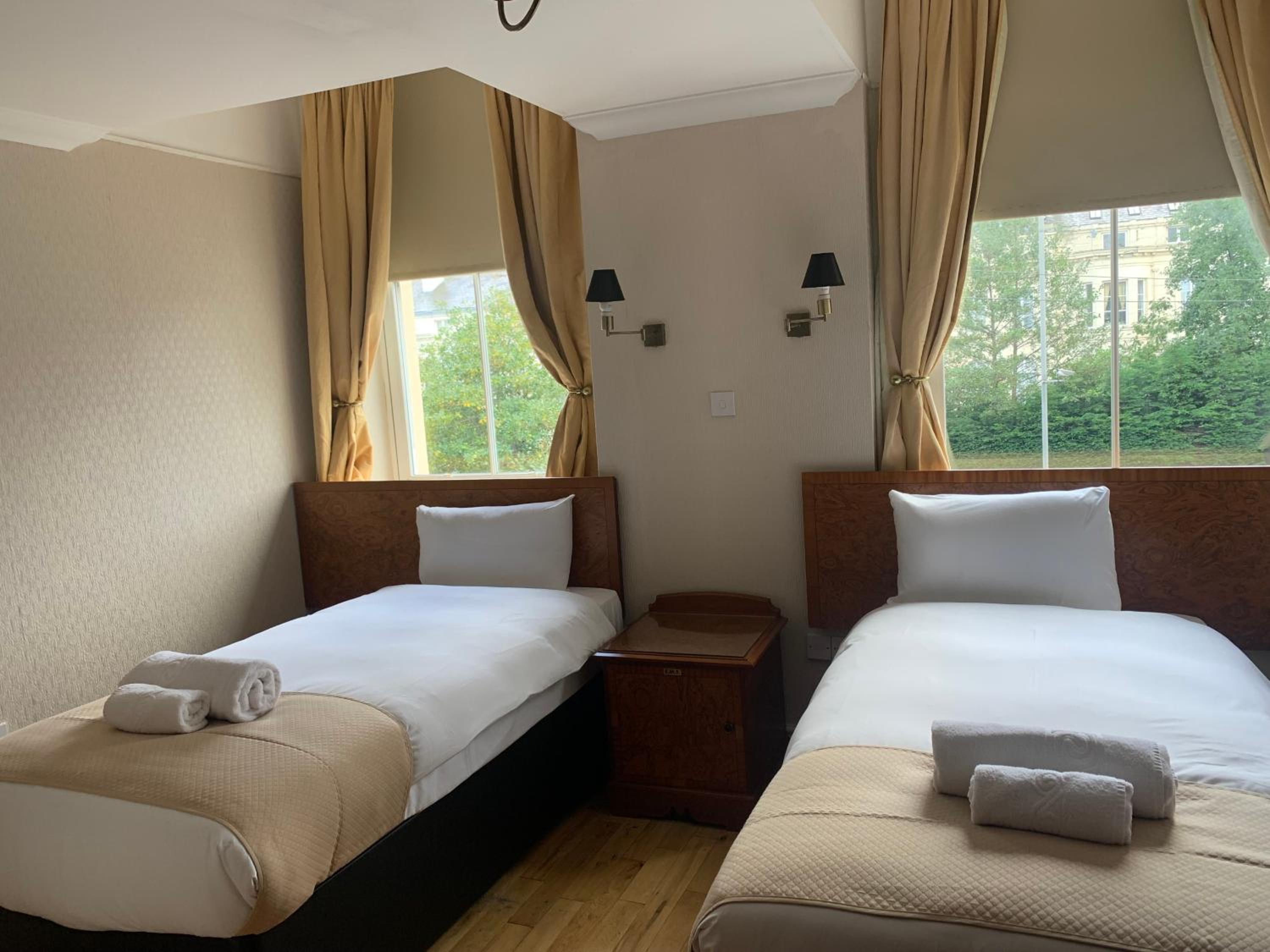Twin Room - Photo 4