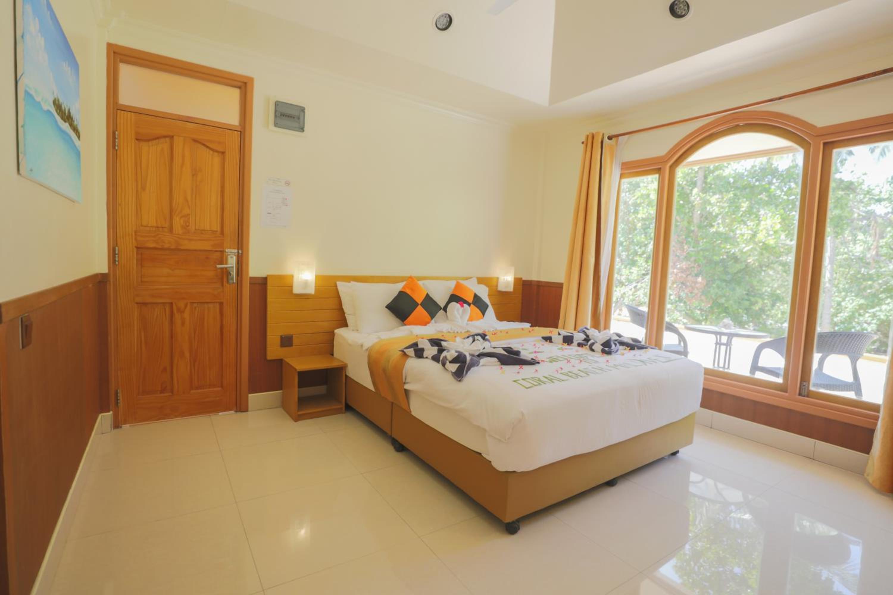 Deluxe Double Room with Balcony and Sea View photo 3