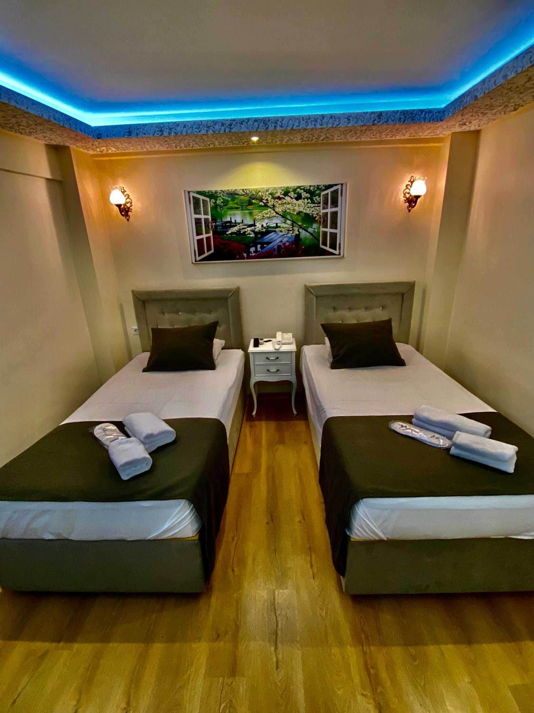 Standard Twin Room (No Window) photo 2