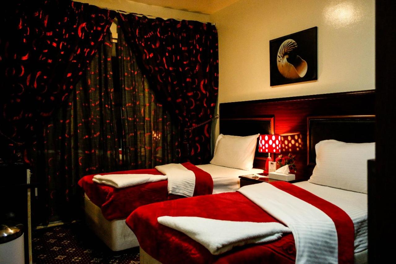 Deluxe Double Room (2 Adults + 1 Child) photo 2