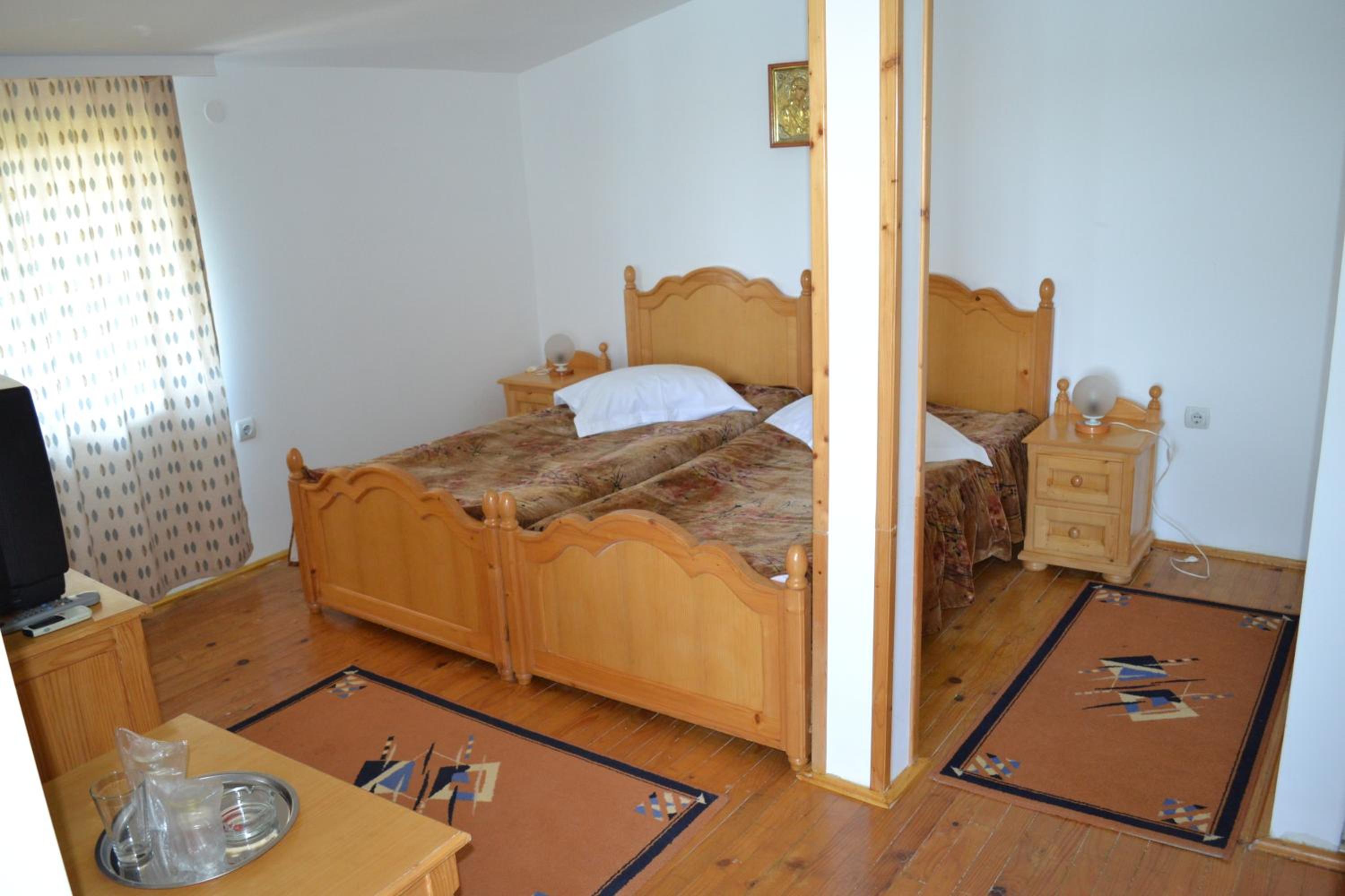 Economy  Twin Room photo 2