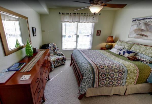 Queen Room photo 2