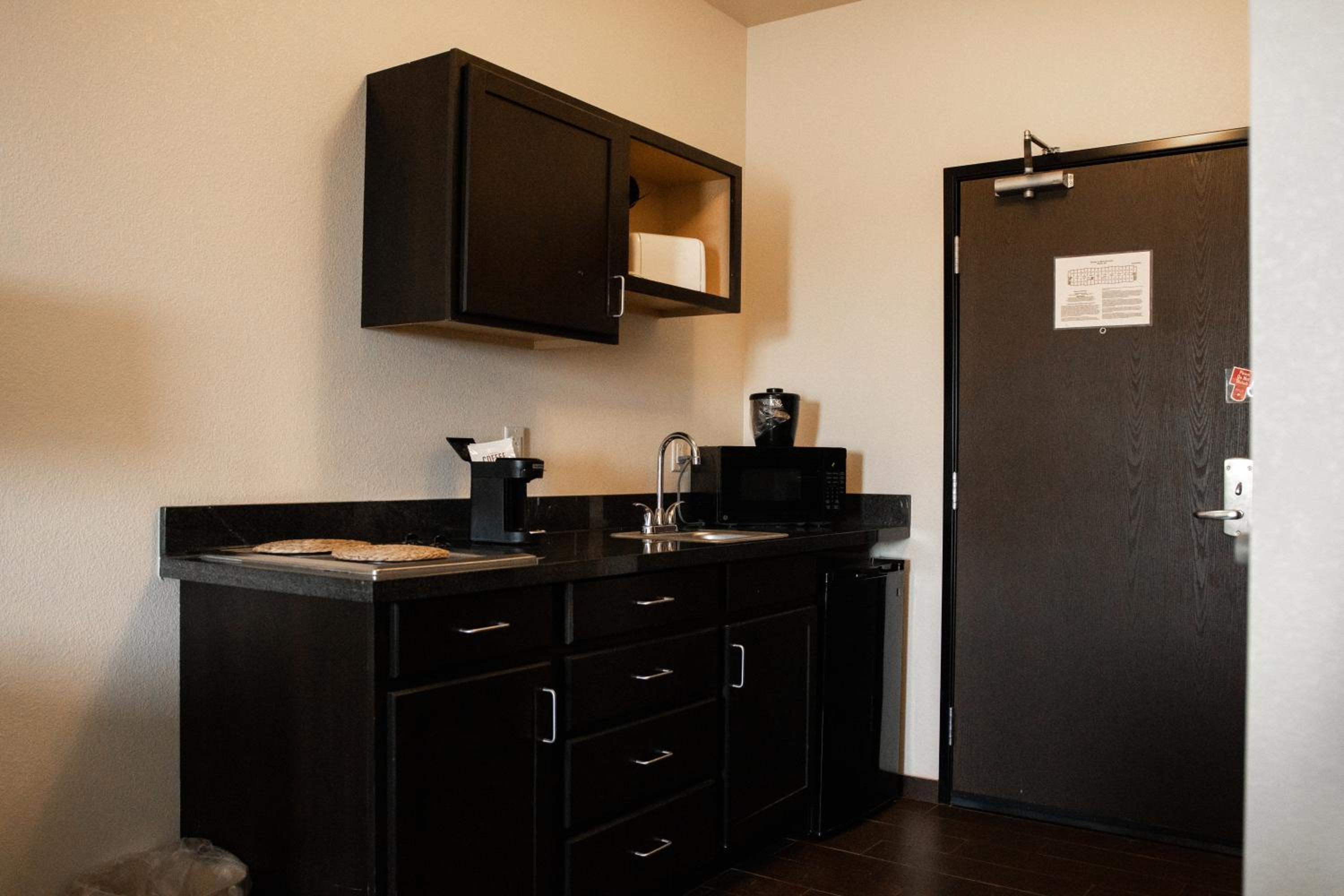 Deluxe King Suite photo 2