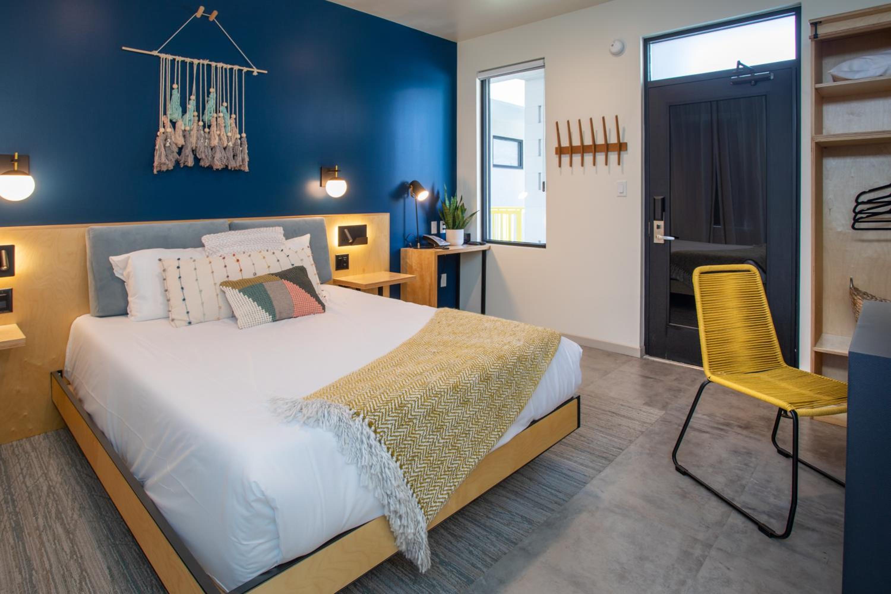 Family/Group Room, 1 Queen Bed and 6Twin Bunk Beds photo 2