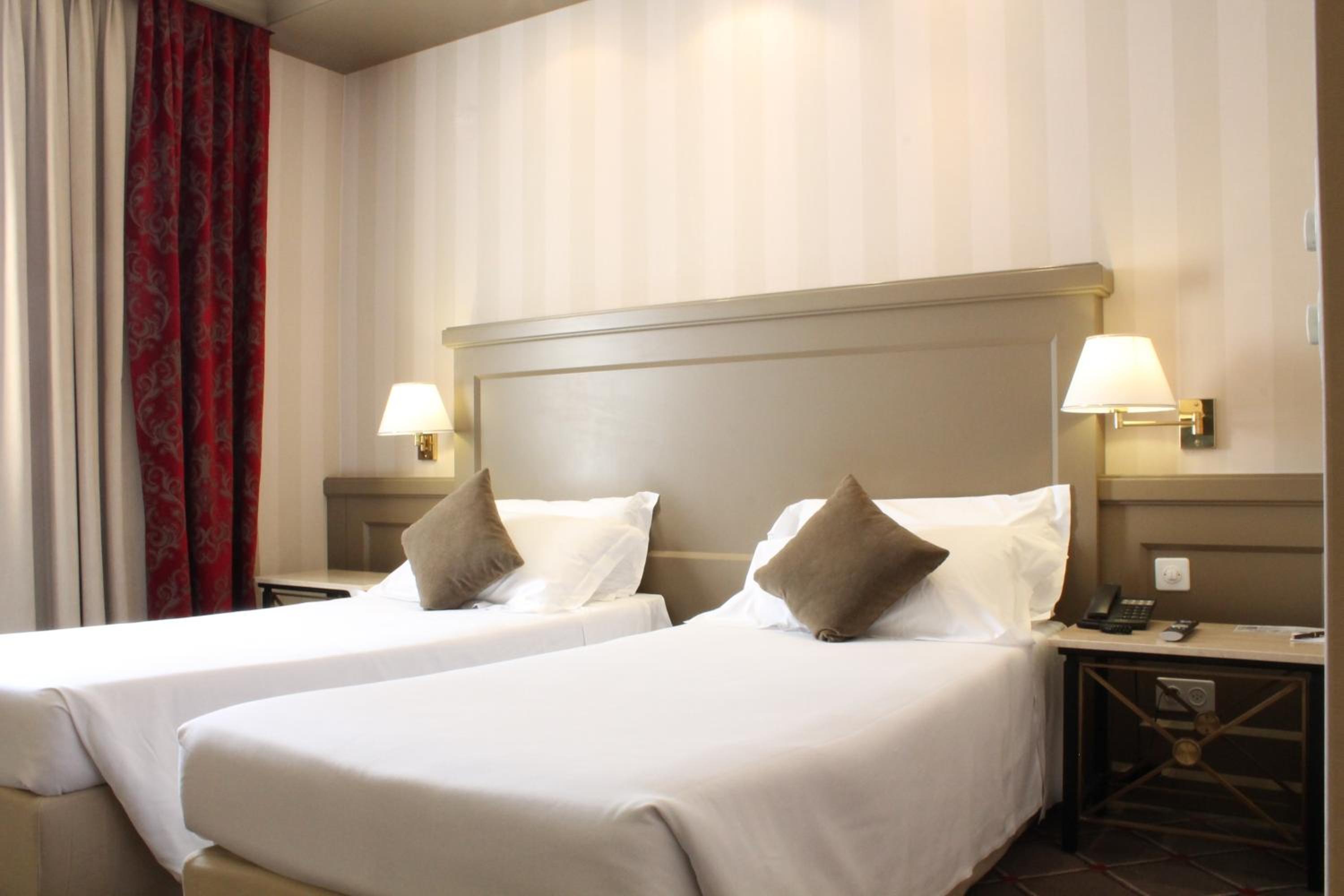 Double or Twin Room - Photo 7