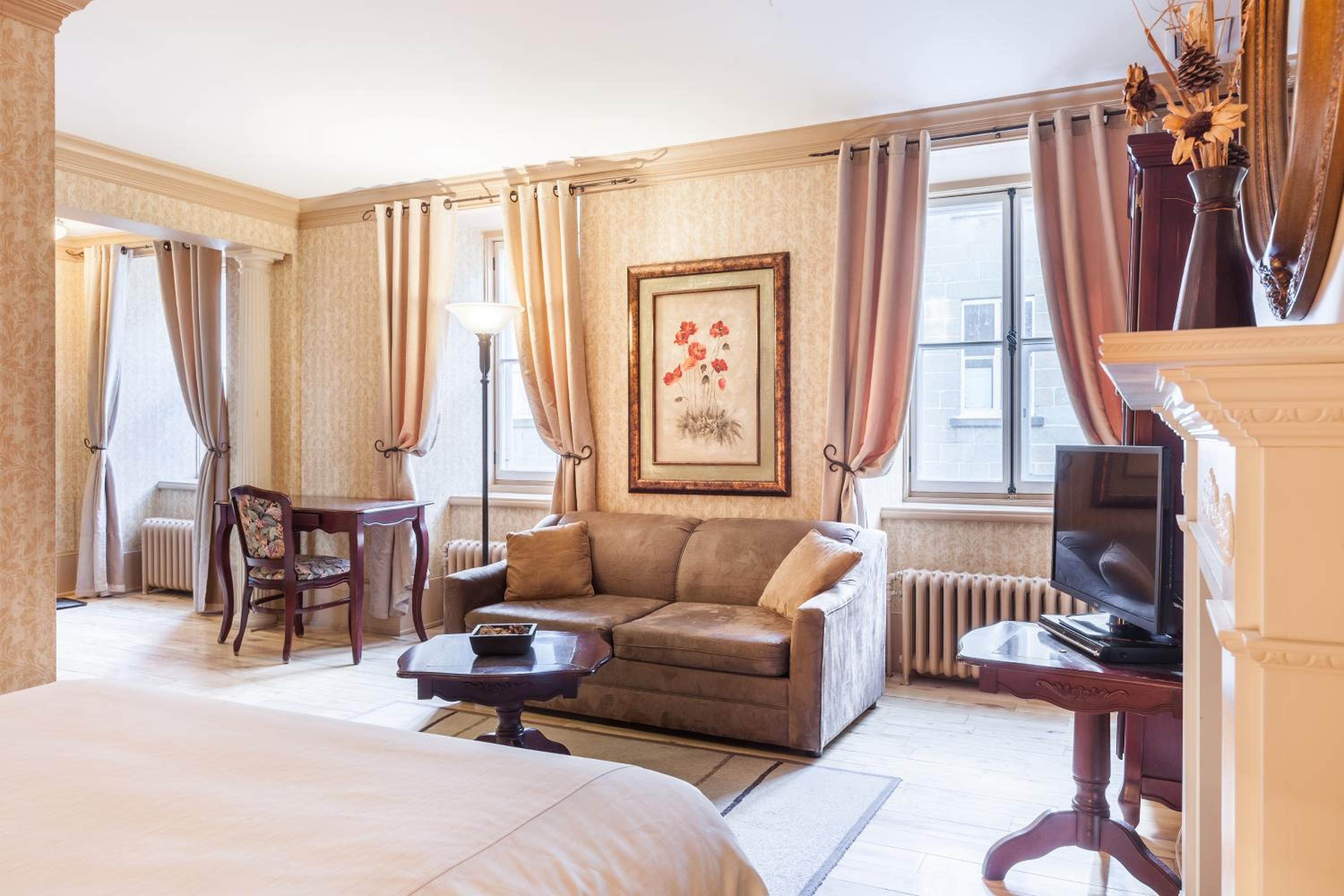 Queen Room photo 1