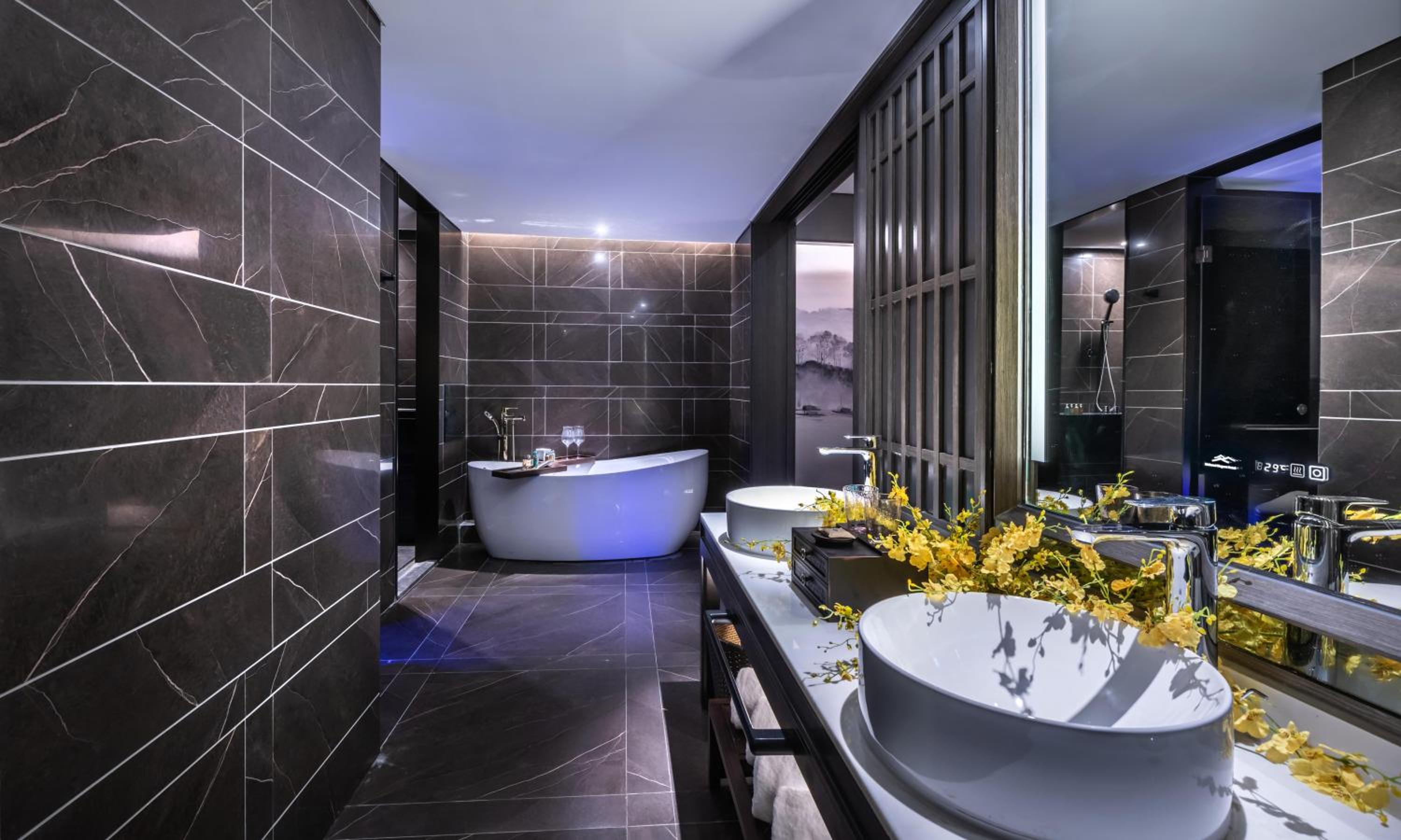 Deluxe 270°Canton Tower River View Suite - Photo 5
