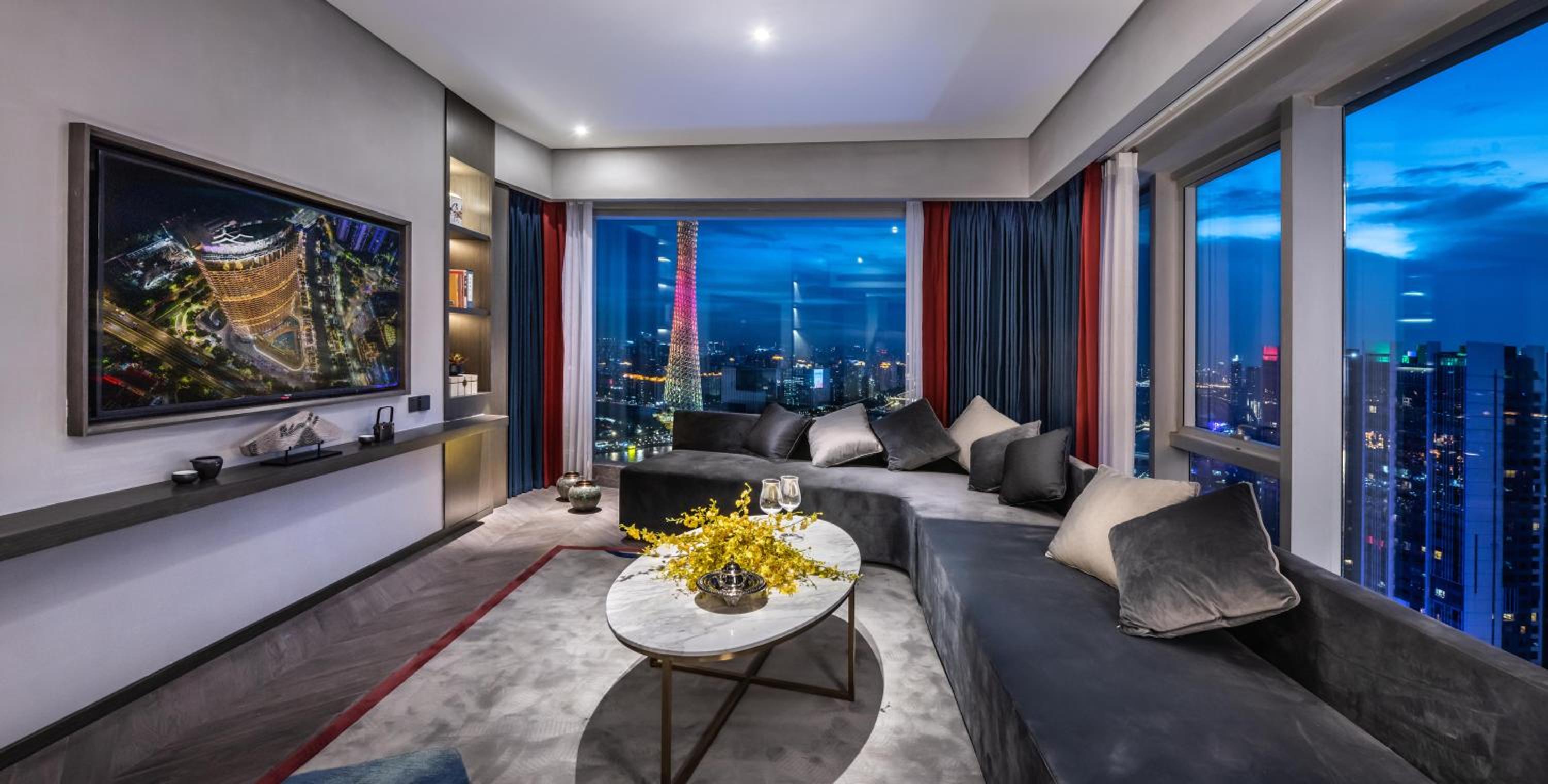 Deluxe 270°Canton Tower River View Suite - Photo 4