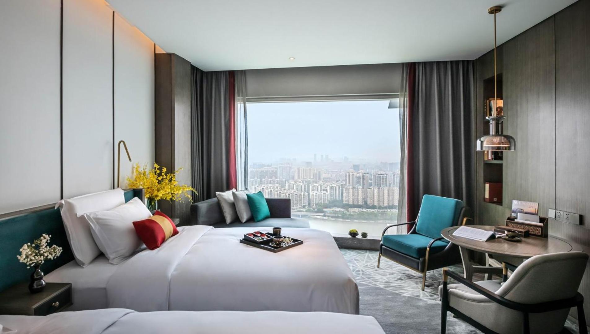 Canton Tower River View Twin Room							 photo 1